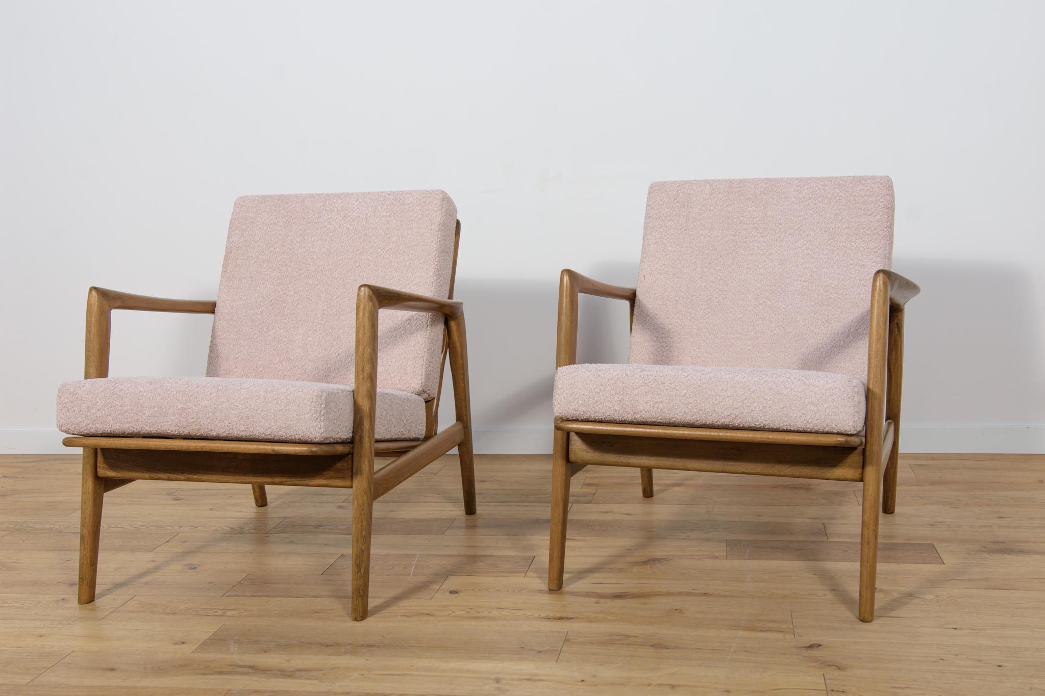 Woodwork  Mid-Century Model 300-139 Armchairs from Swarzędz Factory, 1960s, Set of 2 For Sale