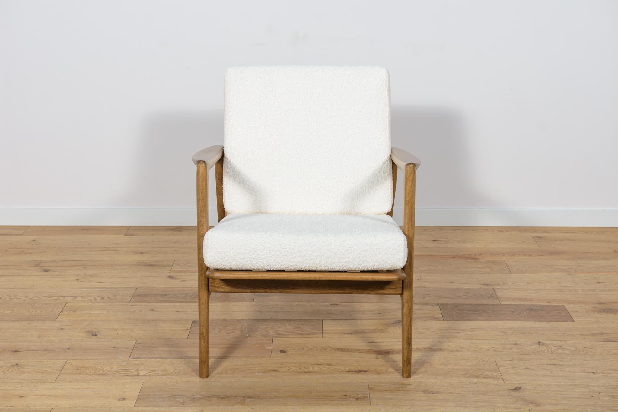 Fabric  Mid-Century Model 300-139 Armchairs from Swarzędz Factory, 1960s, Set of 2 For Sale
