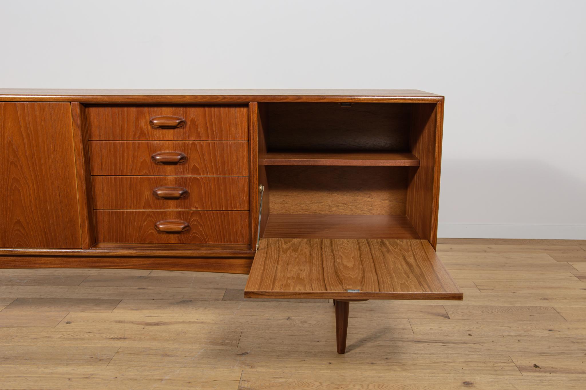 Mid-Century Model 4058 Sideboard by Victor Wilkins for G-Plan, 1960s For Sale 4