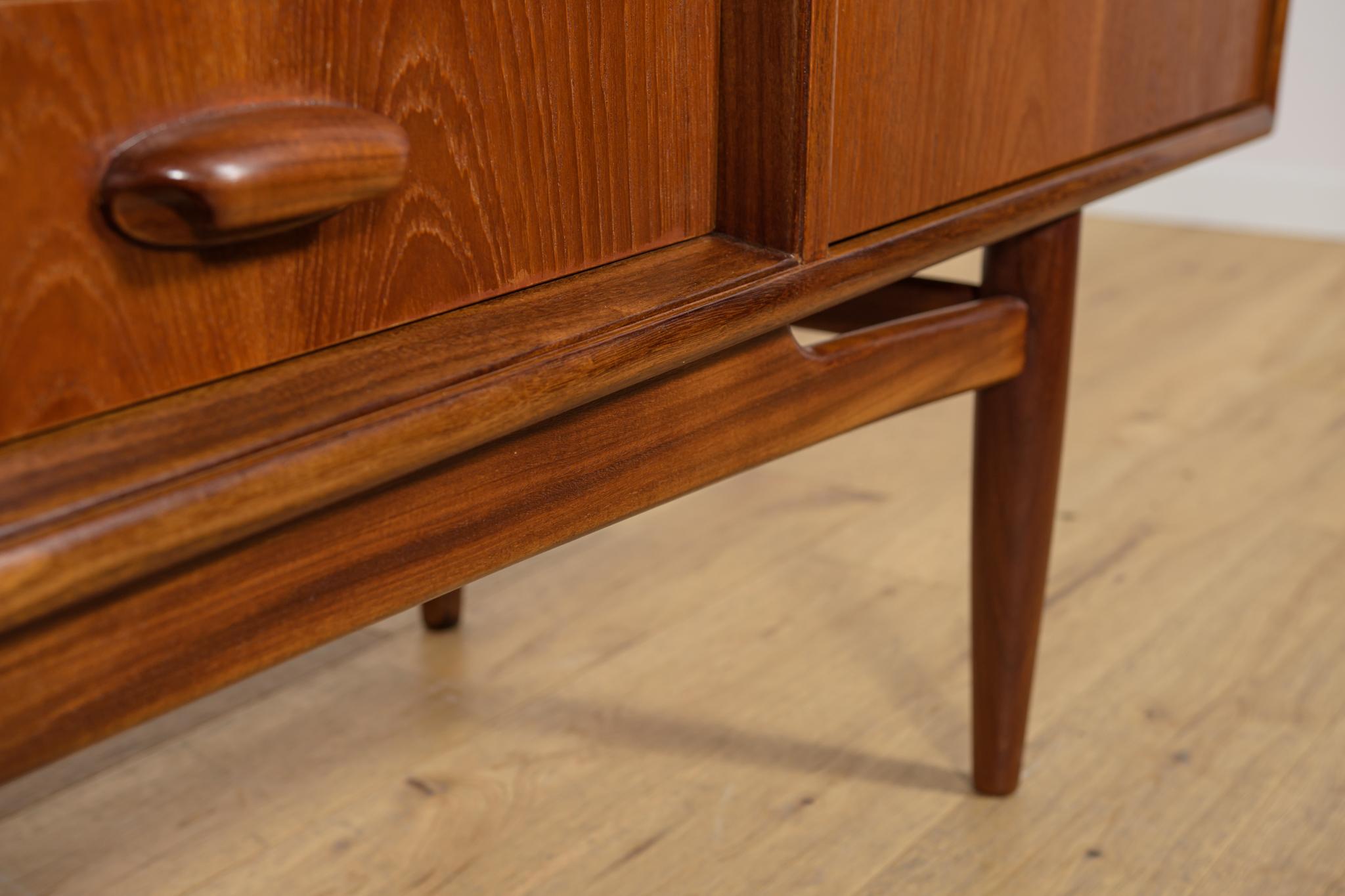 Mid-Century Model 4058 Sideboard by Victor Wilkins for G-Plan, 1960s For Sale 8