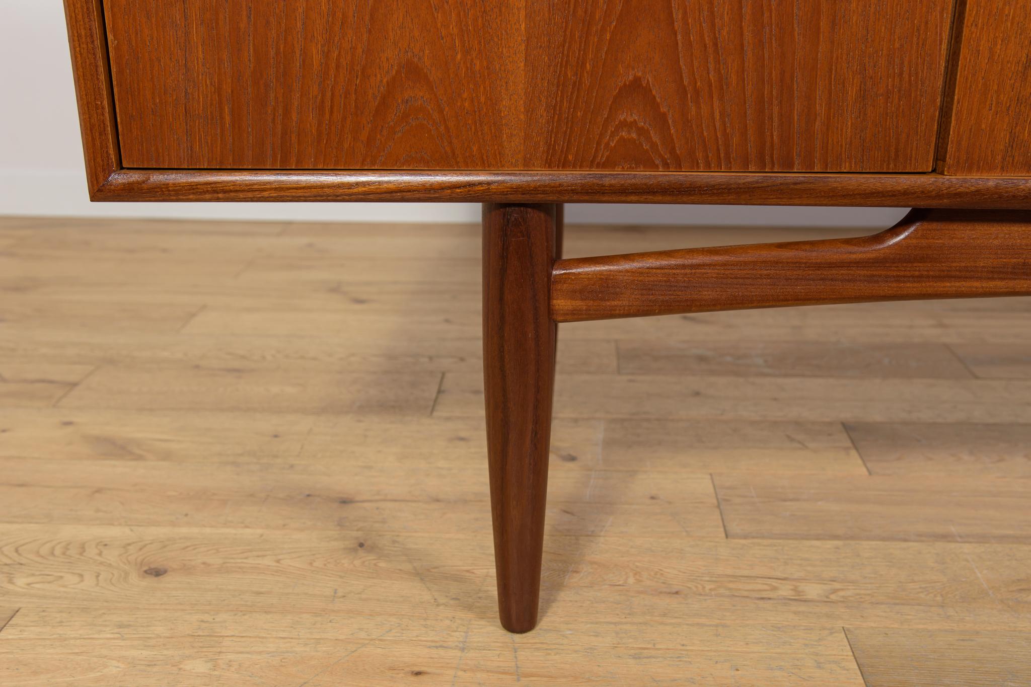 Mid-Century Model 4058 Sideboard by Victor Wilkins for G-Plan, 1960s For Sale 9