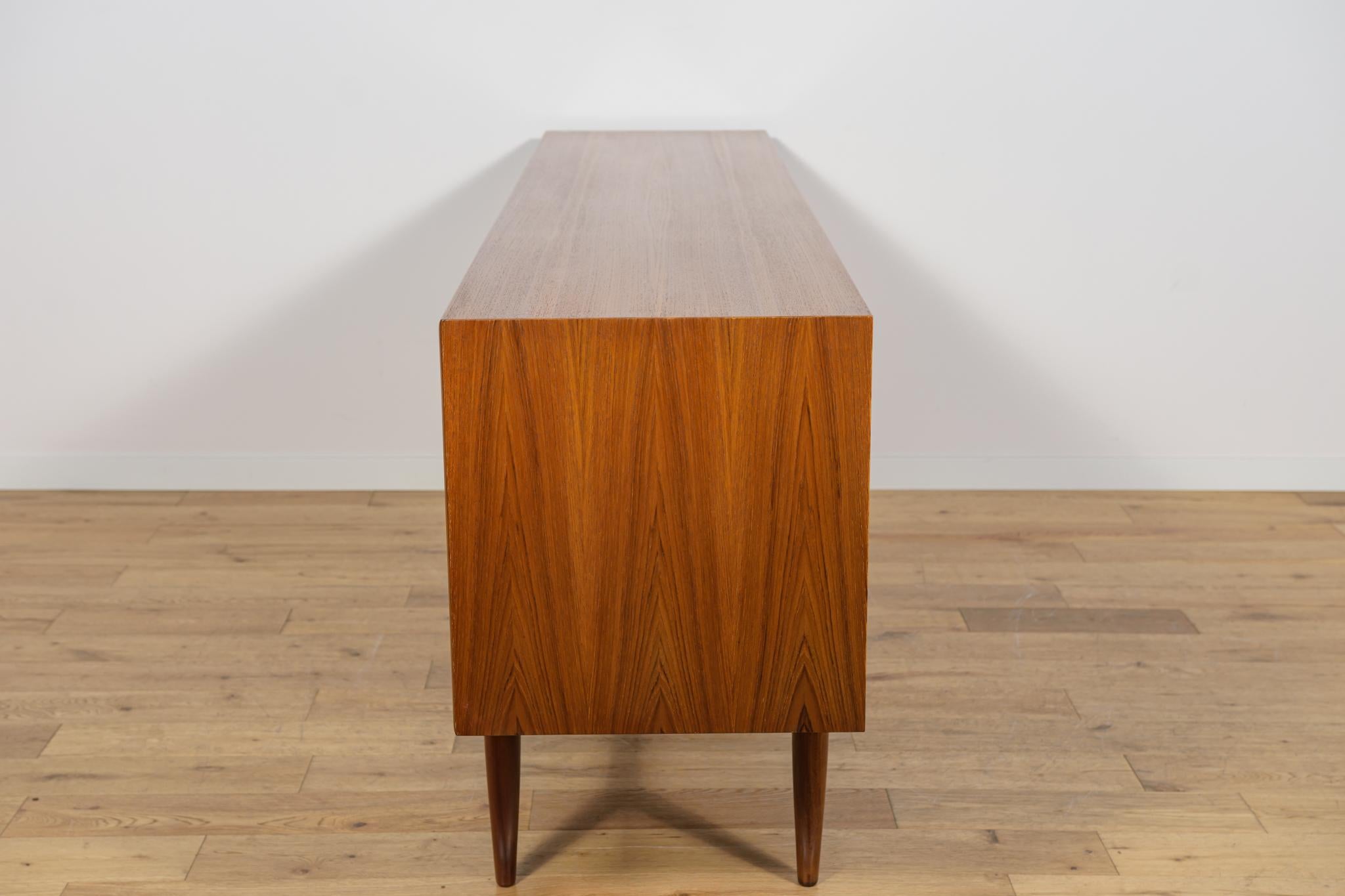 Mid-Century Model 4058 Sideboard by Victor Wilkins for G-Plan, 1960s In Excellent Condition For Sale In GNIEZNO, 30
