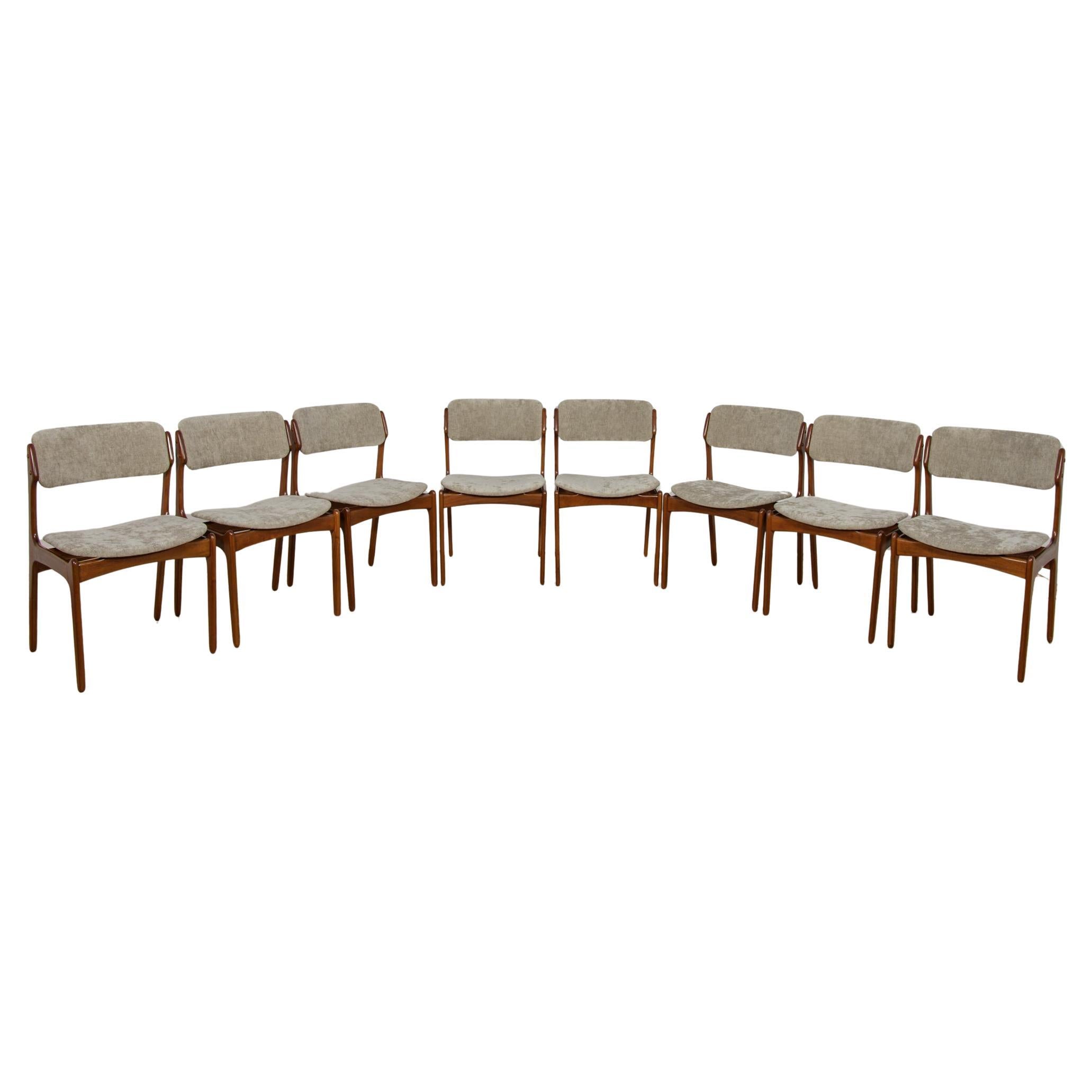 Chaises de salle à manger modèle 49 du milieu du siècle en teck d'Erik Buch pour Odense Machine