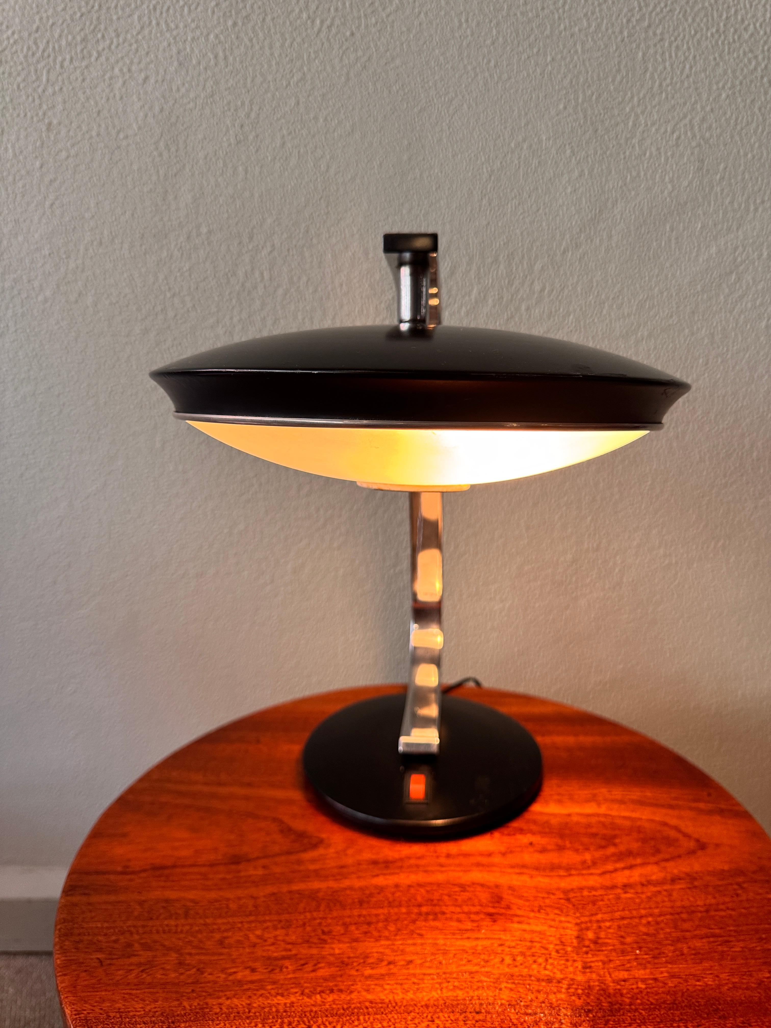 Mid-Century Model 520 Table Lamp in the style of Luis Perez de la Oliva, 1970s For Sale 4