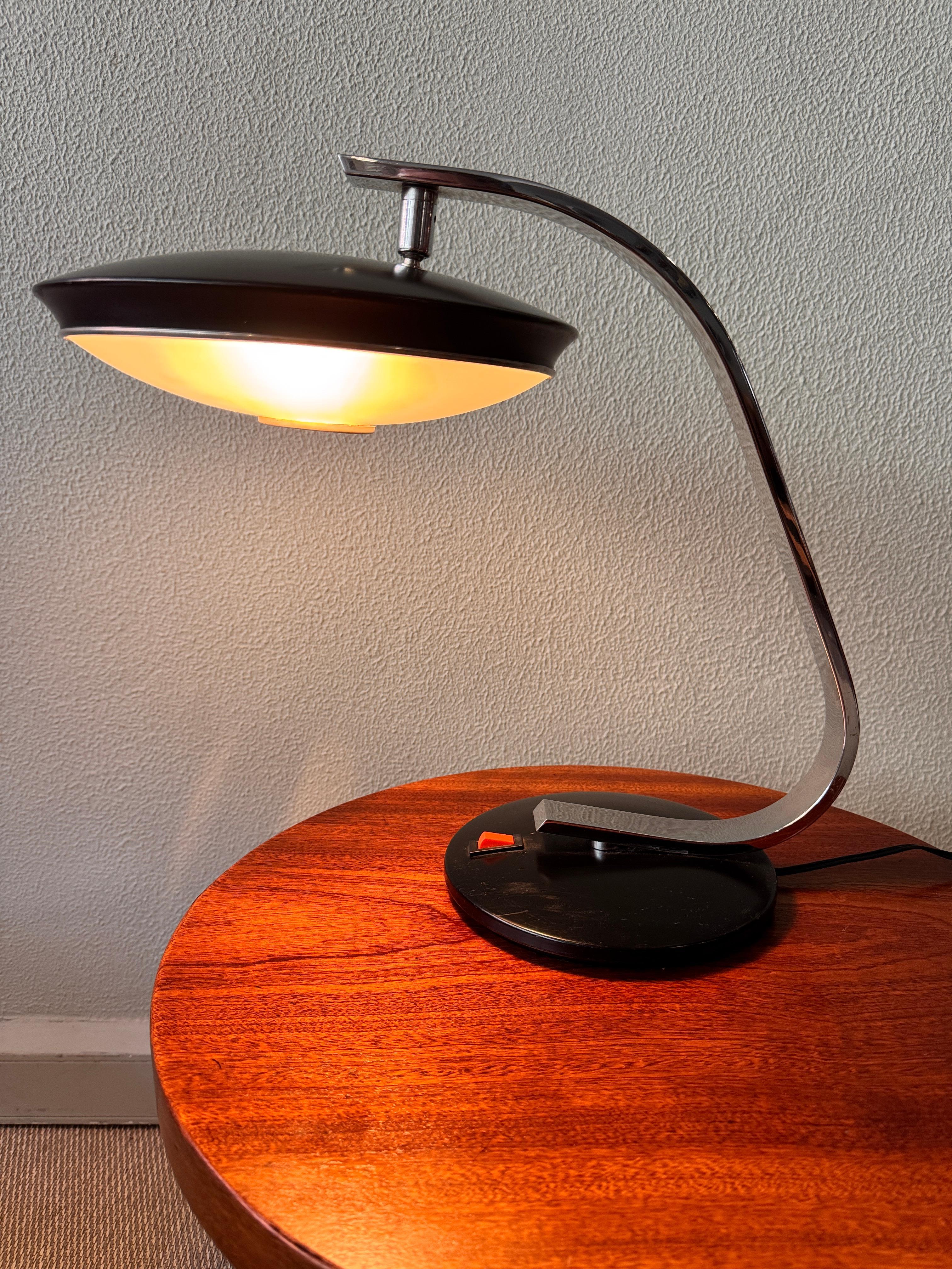 The Mid-Century Model 520 Table Lamp, inspired by the style of Luis Pérez de la Oliva and produced during the 1970s, offers a unique glimpse into design adaptation under political influence. This lamp is a copy commissioned by Salazar’s dictatorship