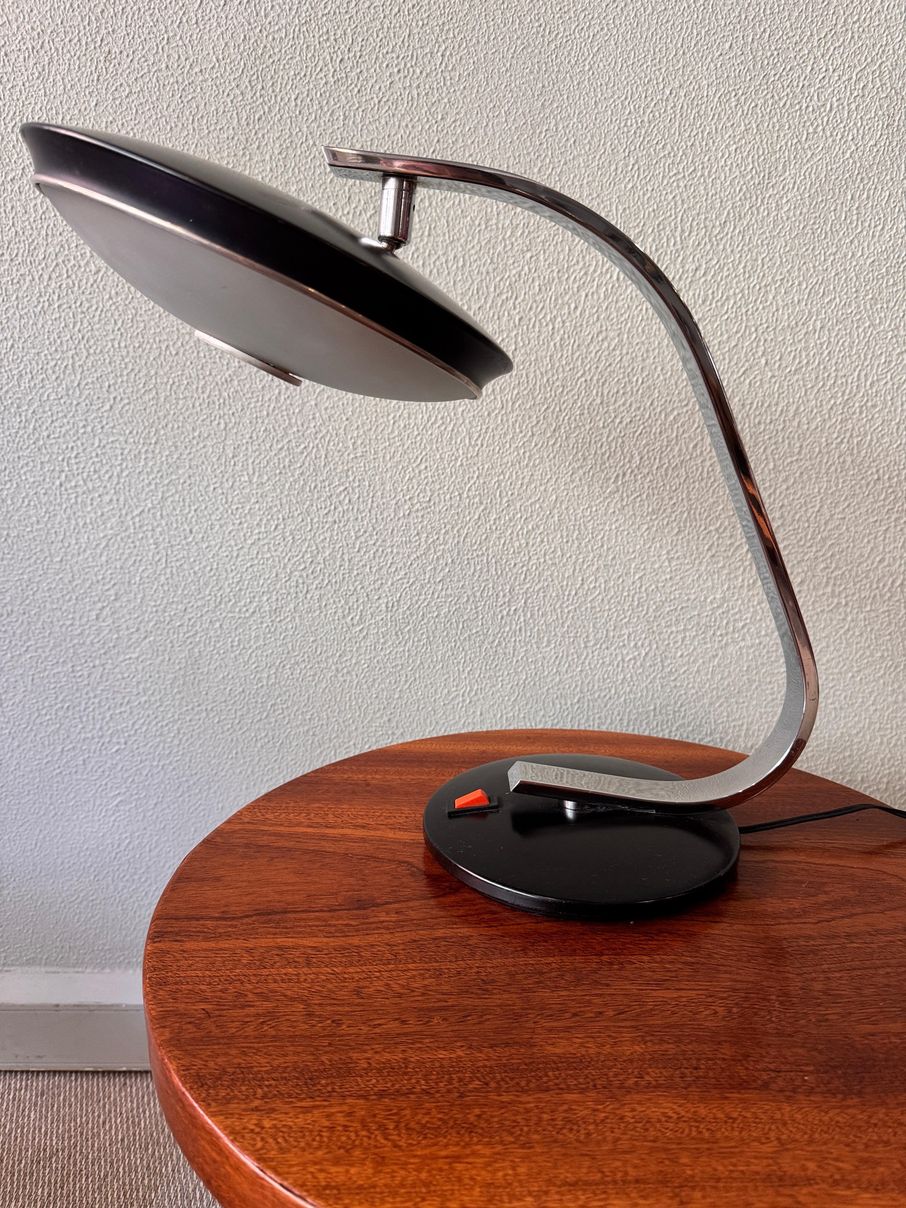 Mid-Century Modern Mid-Century Model 520 Table Lamp in the style of Luis Perez de la Oliva, 1970s For Sale