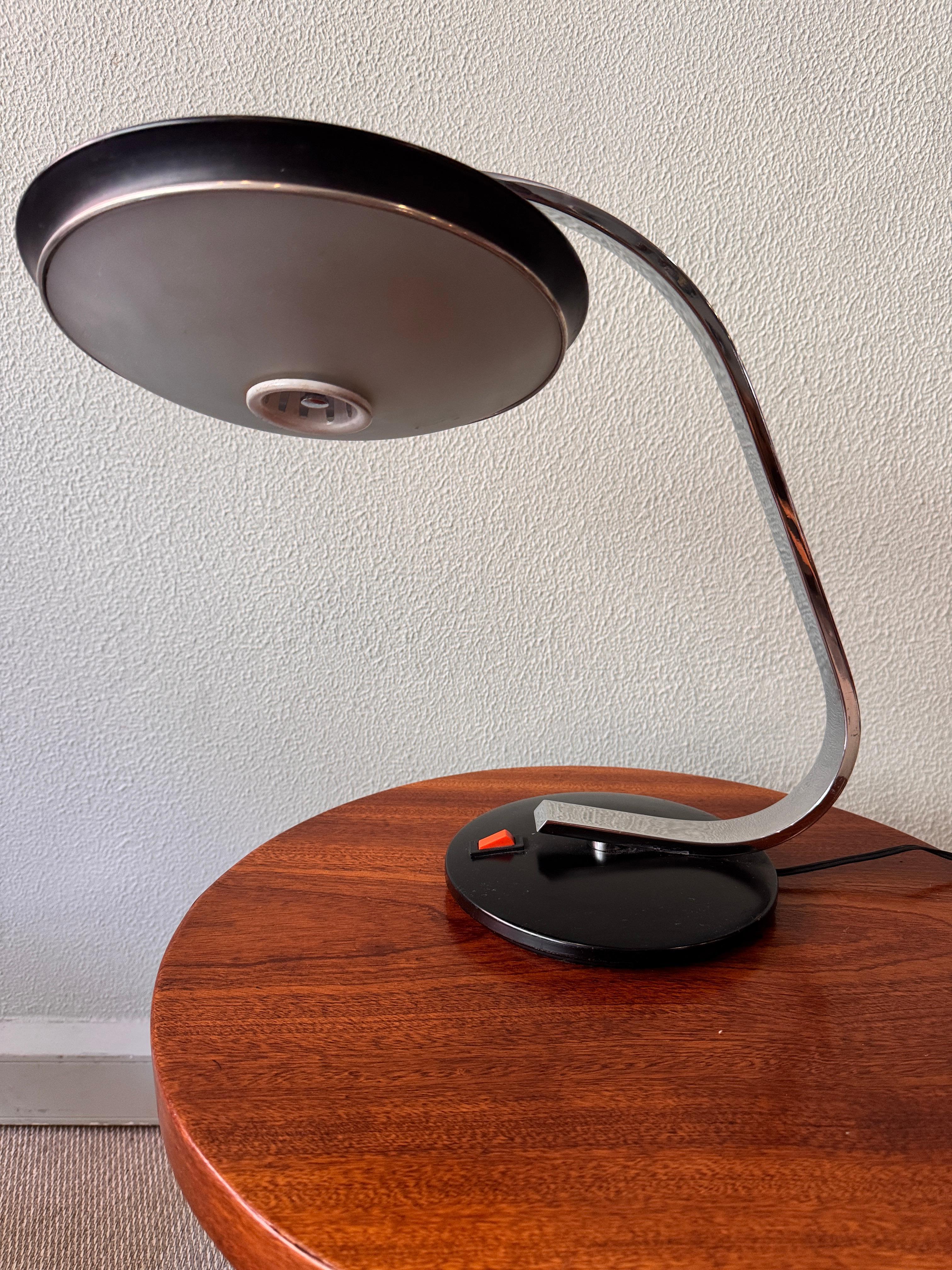 Metal Mid-Century Model 520 Table Lamp in the style of Luis Perez de la Oliva, 1970s For Sale