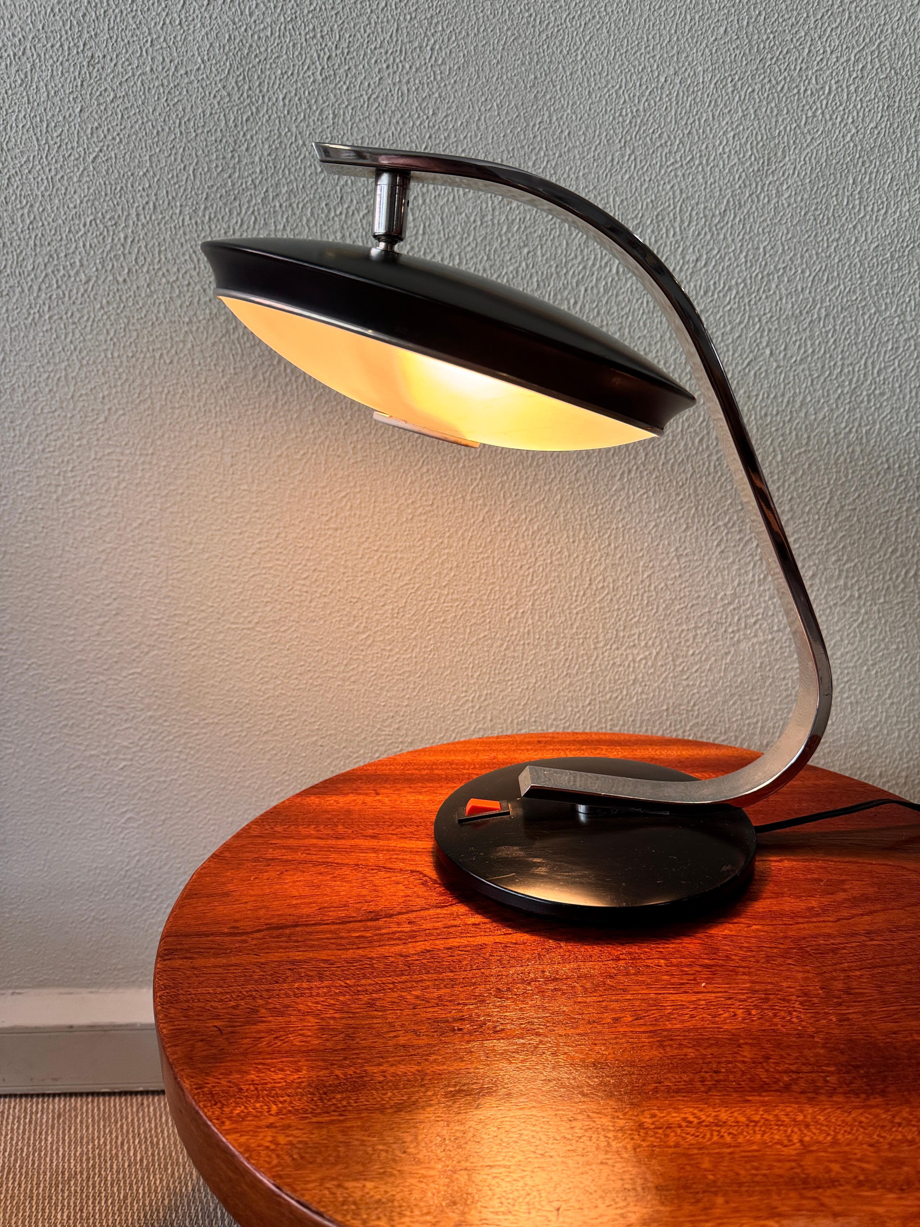 Mid-Century Model 520 Table Lamp in the style of Luis Perez de la Oliva, 1970s For Sale 1
