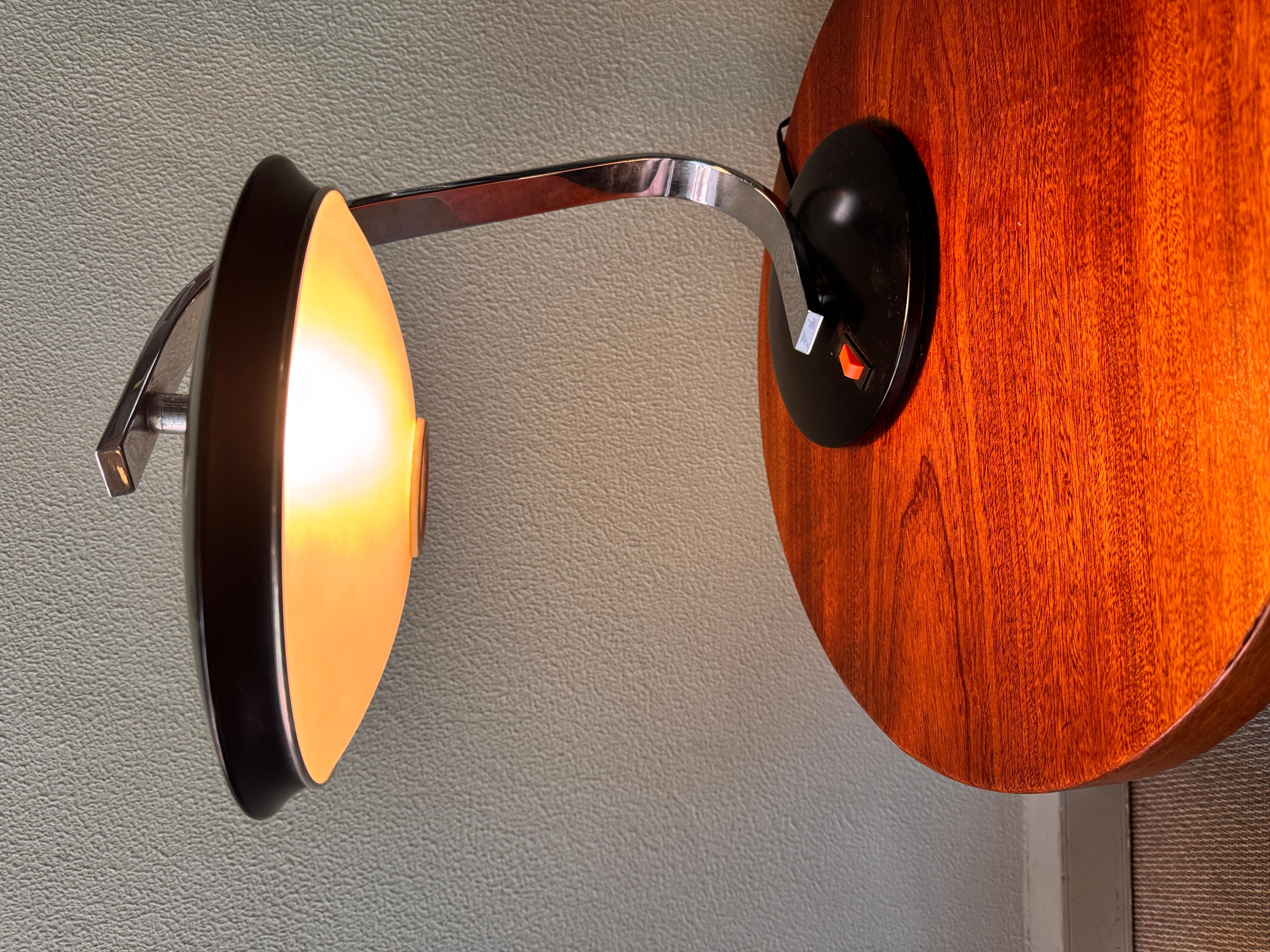 Mid-Century Model 520 Table Lamp in the style of Luis Perez de la Oliva, 1970s For Sale 2