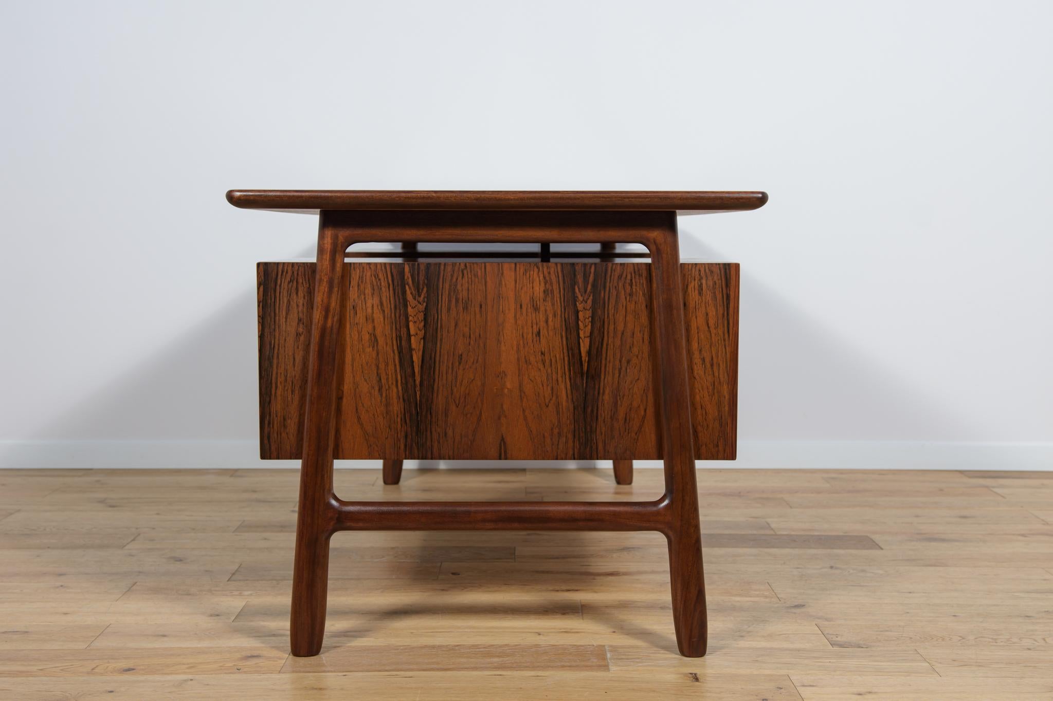 Mid-Century Model 75 Freestanding Teak Desk from Omann Jun, Denmark, 1950s In Excellent Condition For Sale In GNIEZNO, 30