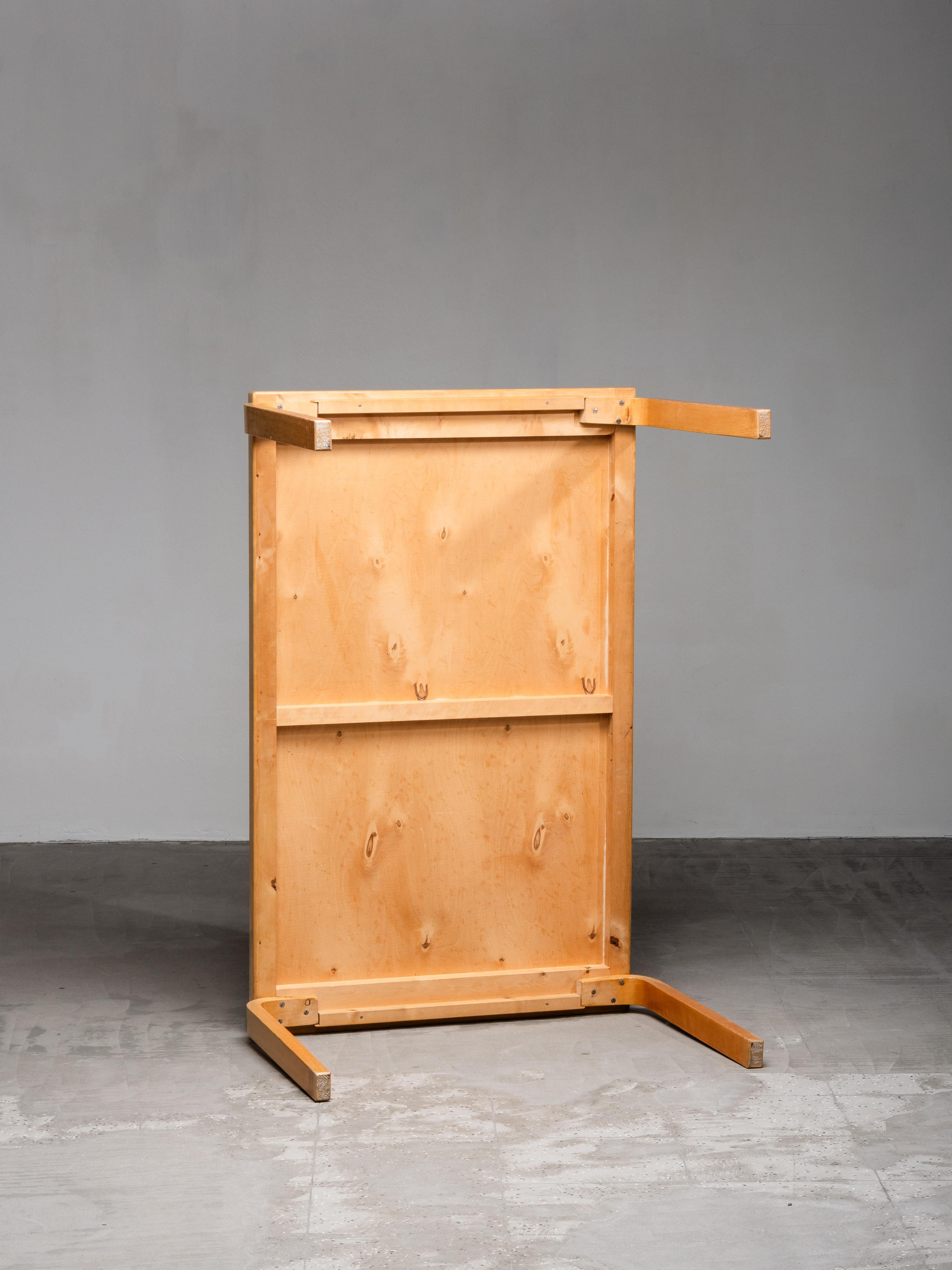 Mid-Century Model 82 Table with Yellow Linoleum by Alvar Aalto, Artek, Finland in vendita 12