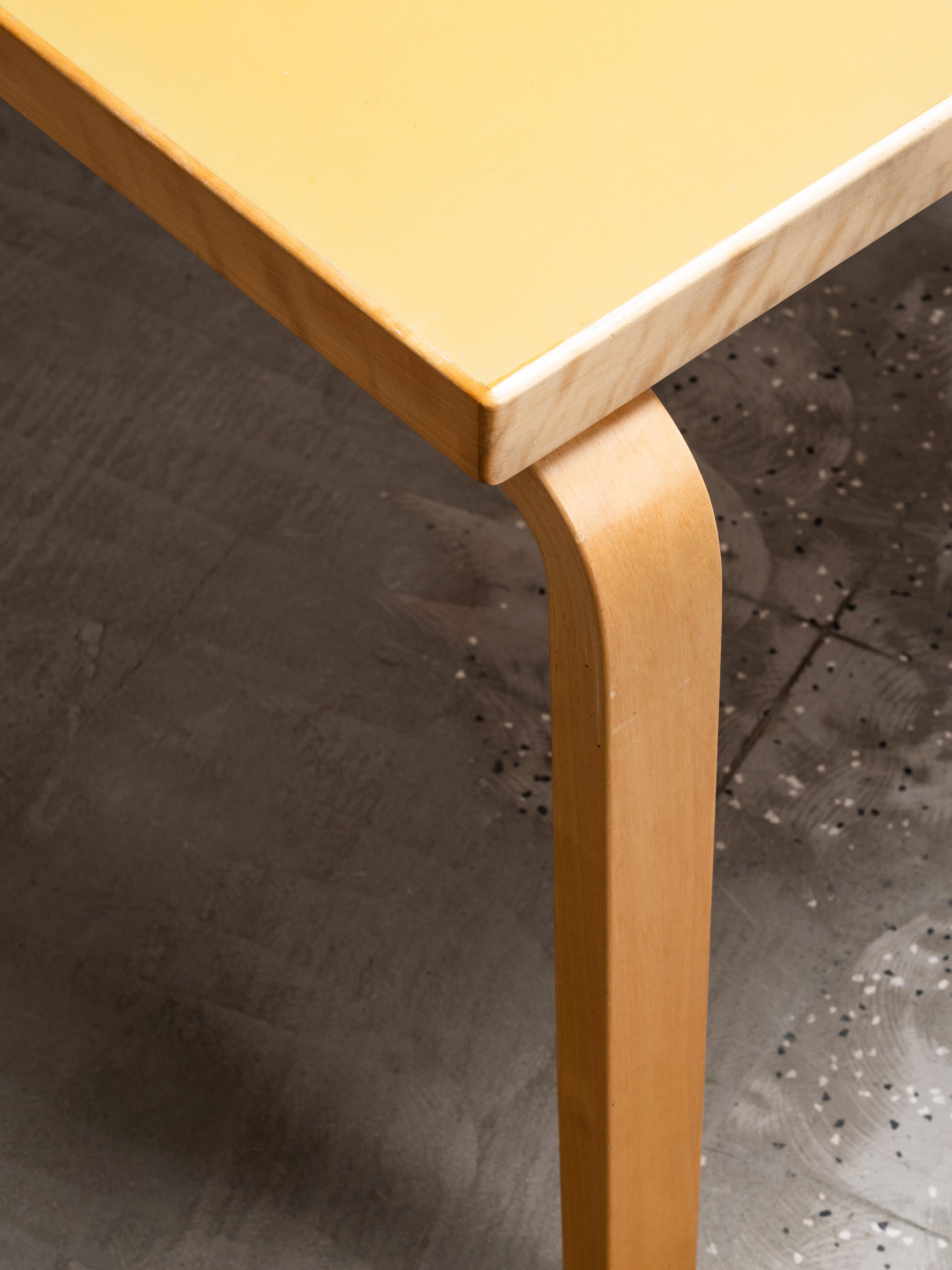 XX secolo Mid-Century Model 82 Table with Yellow Linoleum by Alvar Aalto, Artek, Finland in vendita