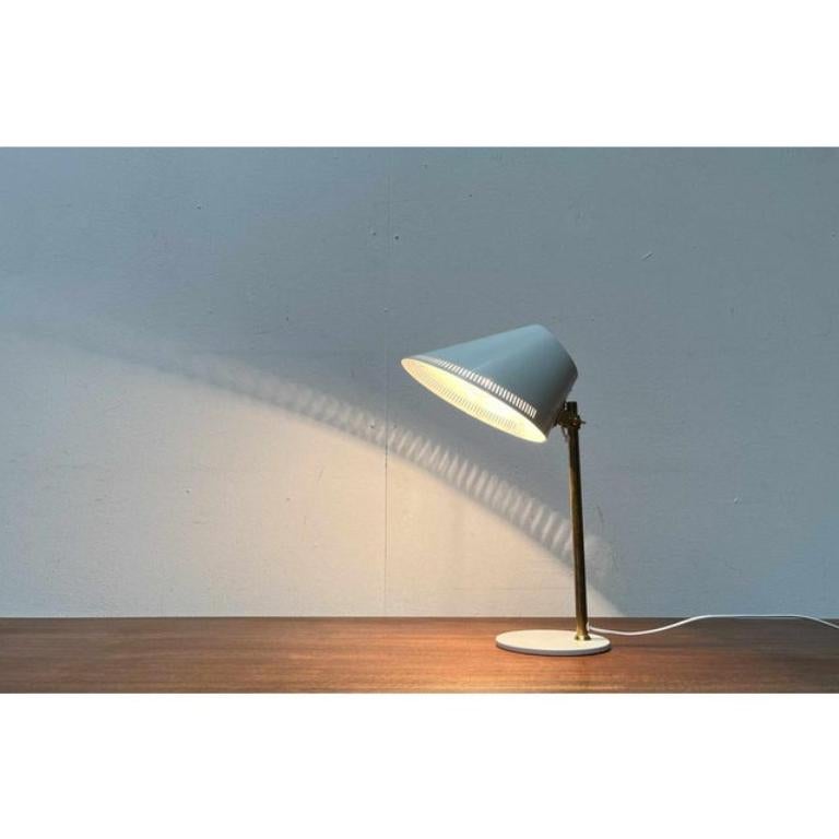 XX secolo Lampada da tavolo in ottone di metà secolo Model 9227 di Paavo Tynell per Taito-idman, anni '50 in vendita