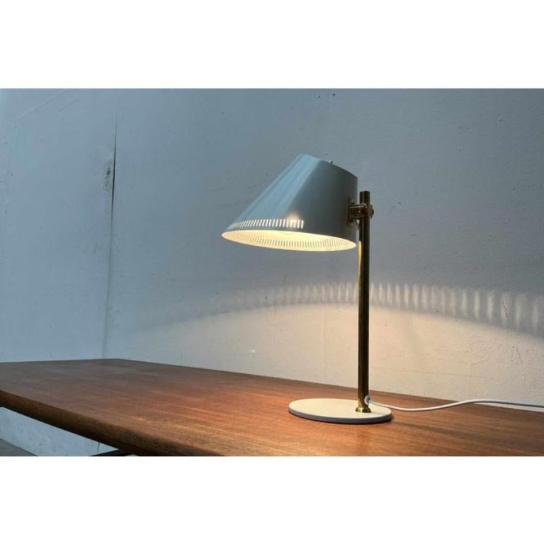 Metallo Lampada da tavolo in ottone di metà secolo Model 9227 di Paavo Tynell per Taito-idman, anni '50 in vendita