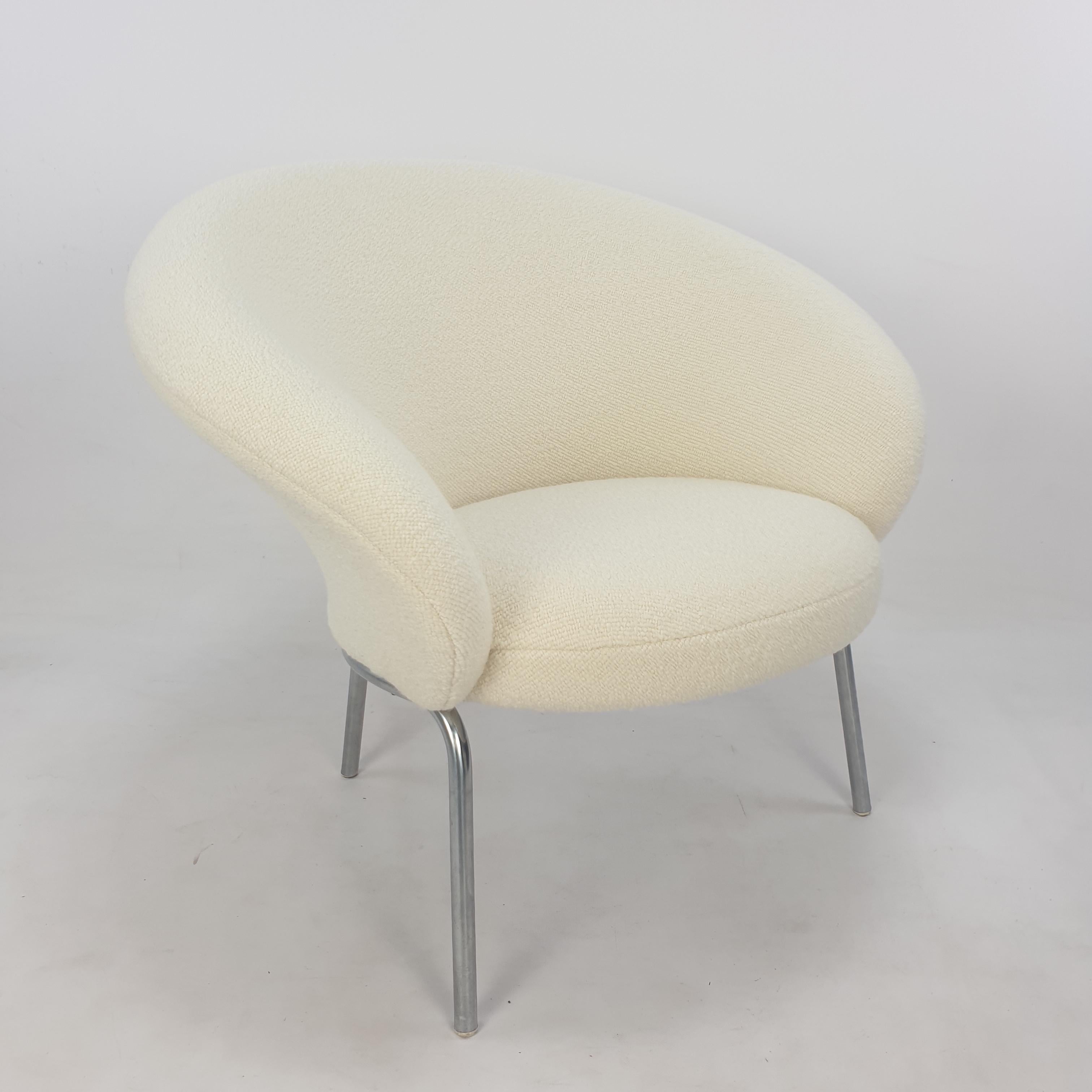 Very rare lounge chair, model F570.
Designed by Pierre Paulin in 1963 and manufactured by Artifort.

This beautiful model was produced for just a very short time, 1 year, and is documented in several books by Pierre Paulin.
It is a design after