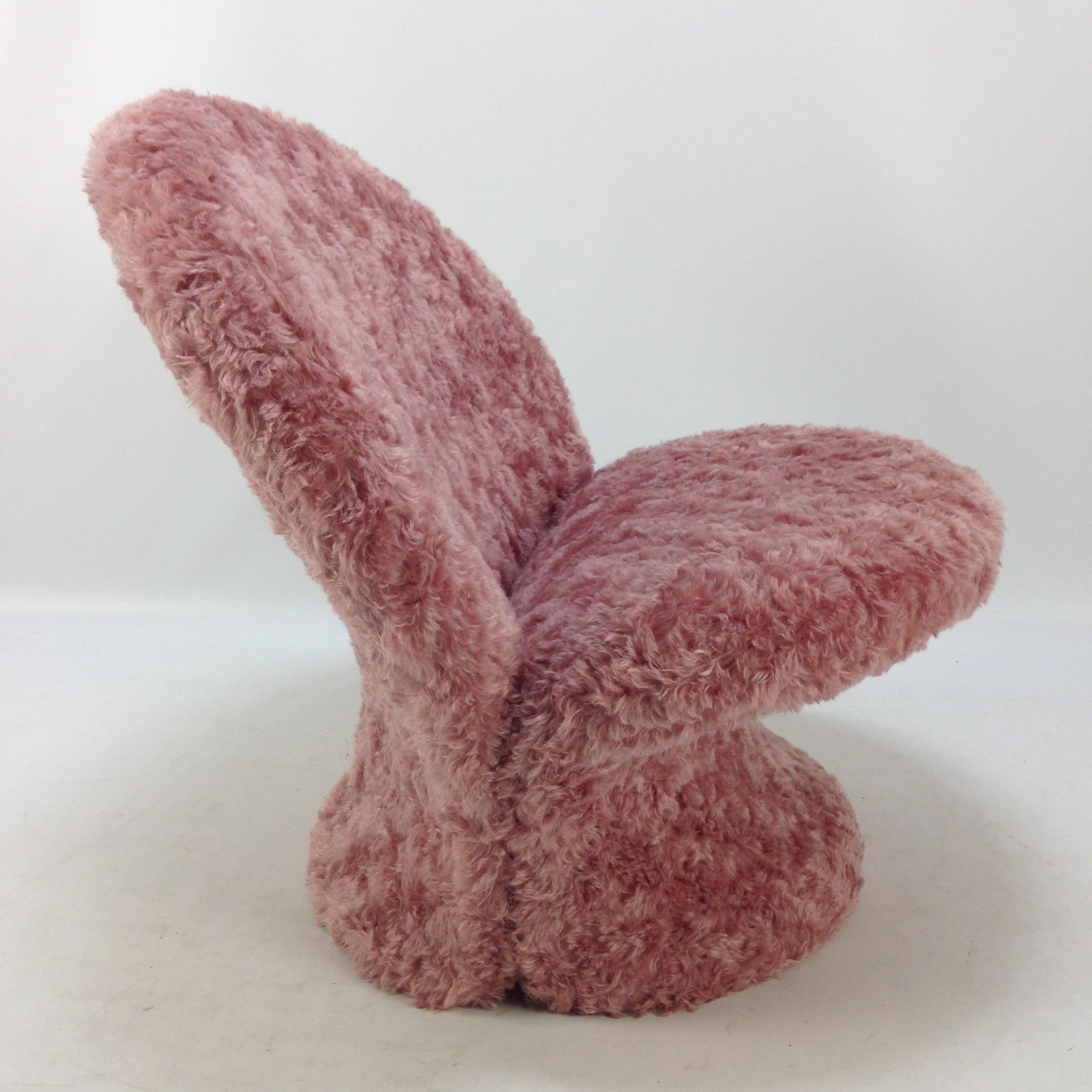 Stunning creation of the French designer Pierre Paulin. He designed this model (F572) for Artifort in 1967 and it is produced for just a few years. 

This magnificent piece is upholstered with amazing 100% Mohair fabric, in the color pink. 
A