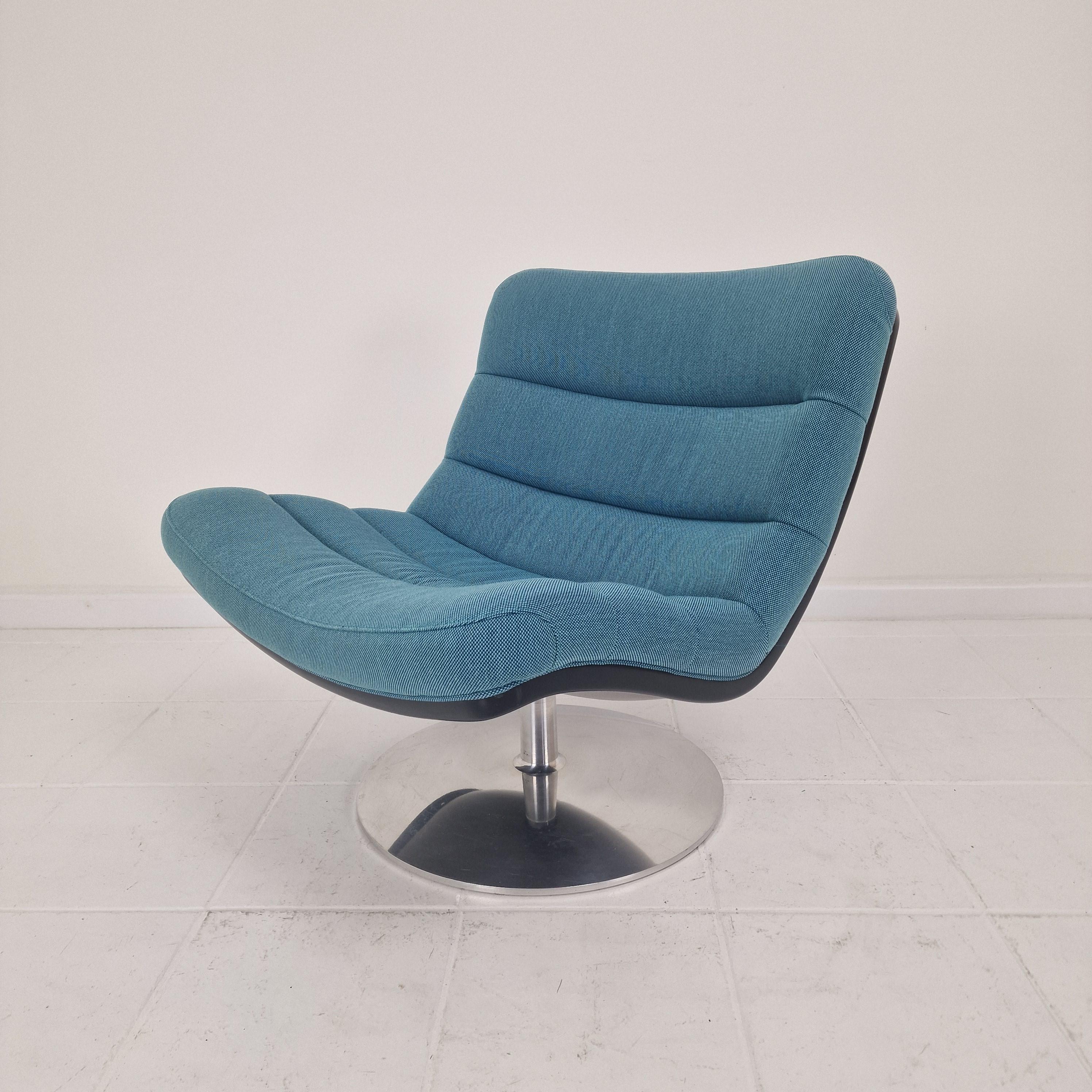 Sei alla ricerca di un pezzo forte che unisca il comfort a un design iconico? 
Questa sedia lounge originale Artifort F978, disegnata da Geoffrey Harcourt negli anni '60, rimane un'attrazione senza tempo che eleva qualsiasi interno.

La