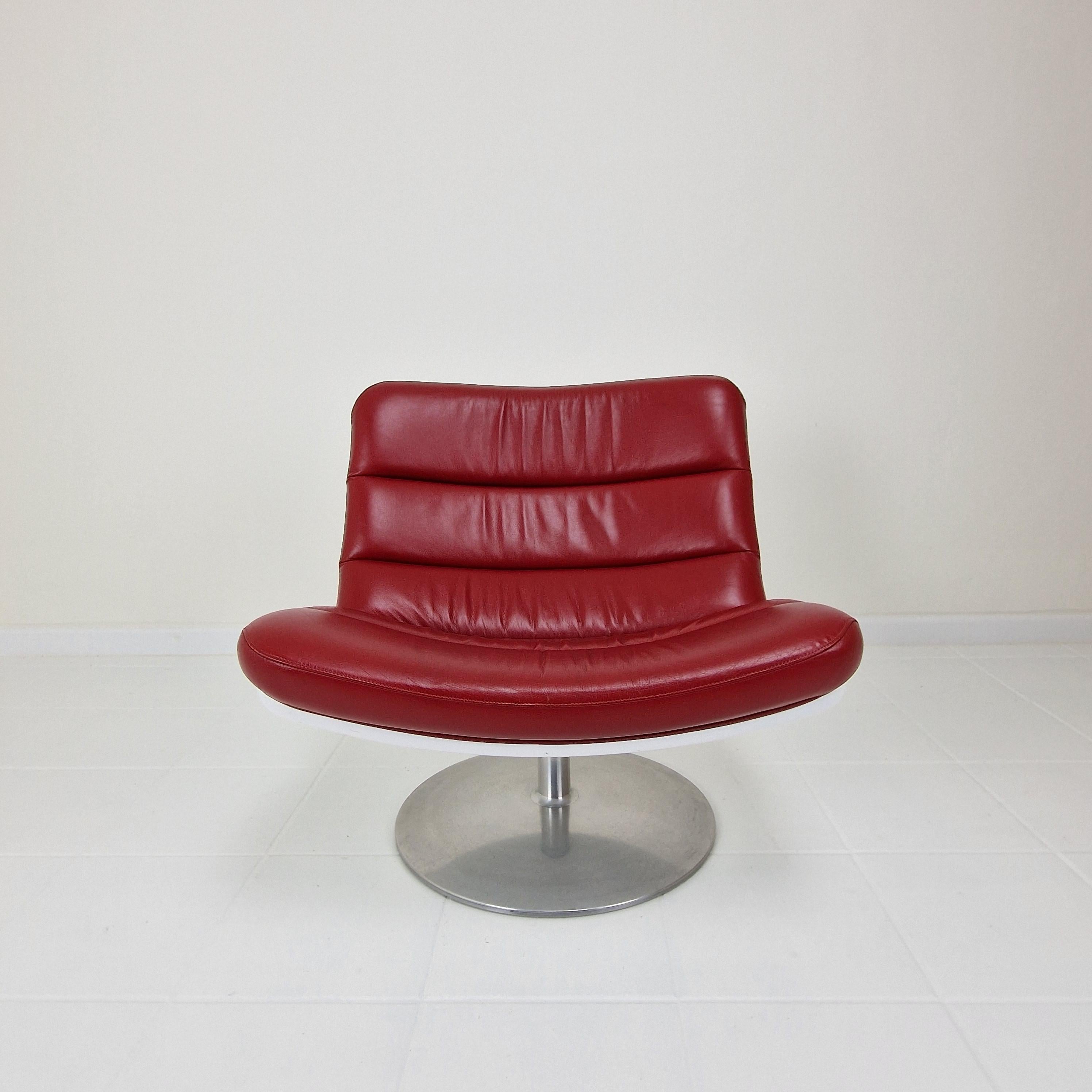 Dutch Mid Century Model F978 Lounge Chair by Geoffrey Harcourt for Artifort For Sale