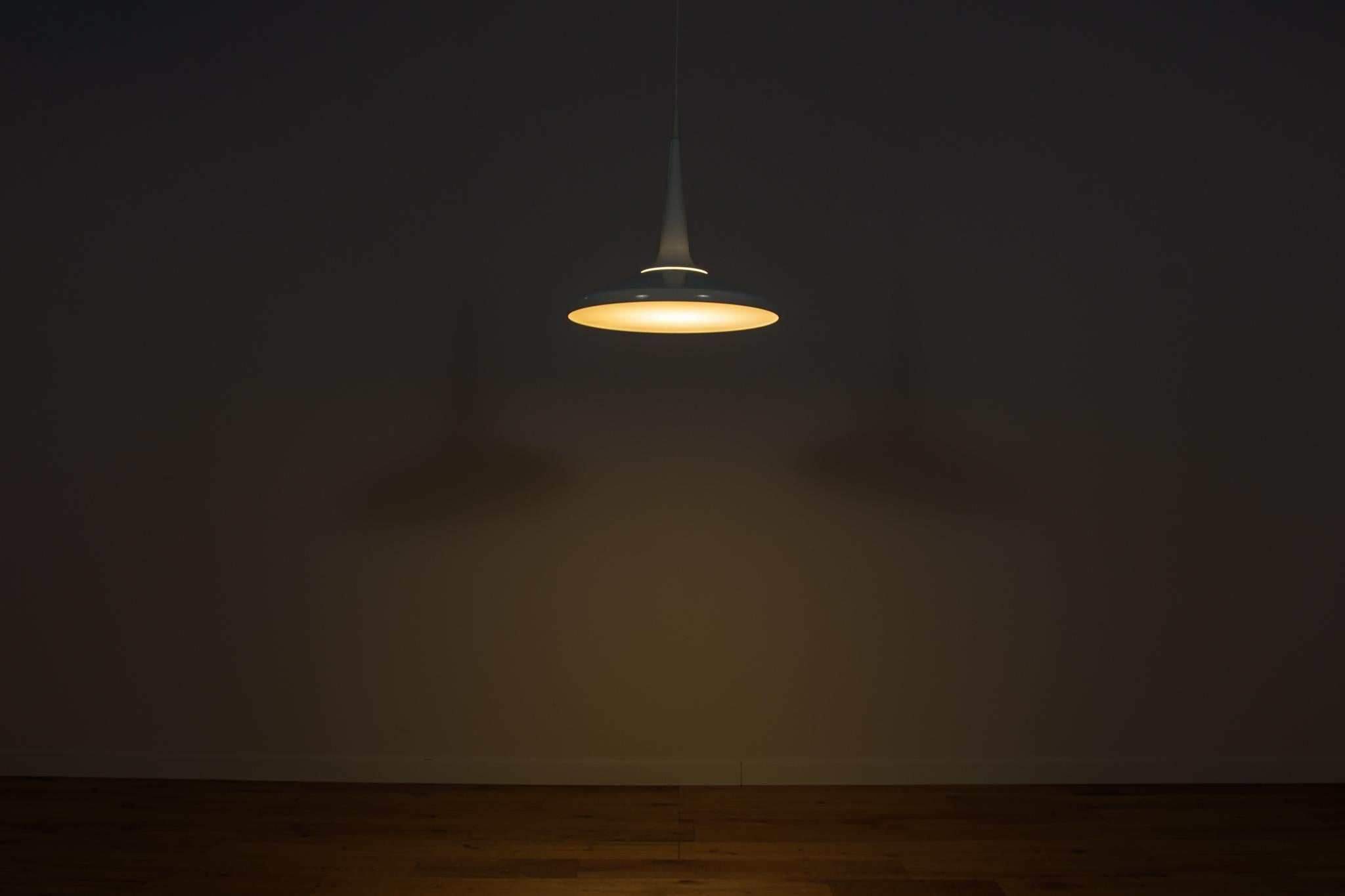 Lampada a sospensione Juicy di Kasper Salto, Thomas Sigsgaard per Fritz, modello metà secolo. in vendita 3