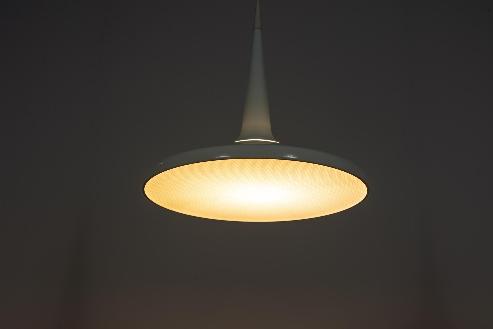 Lampada a sospensione Juicy di Kasper Salto, Thomas Sigsgaard per Fritz, modello metà secolo. in vendita 5