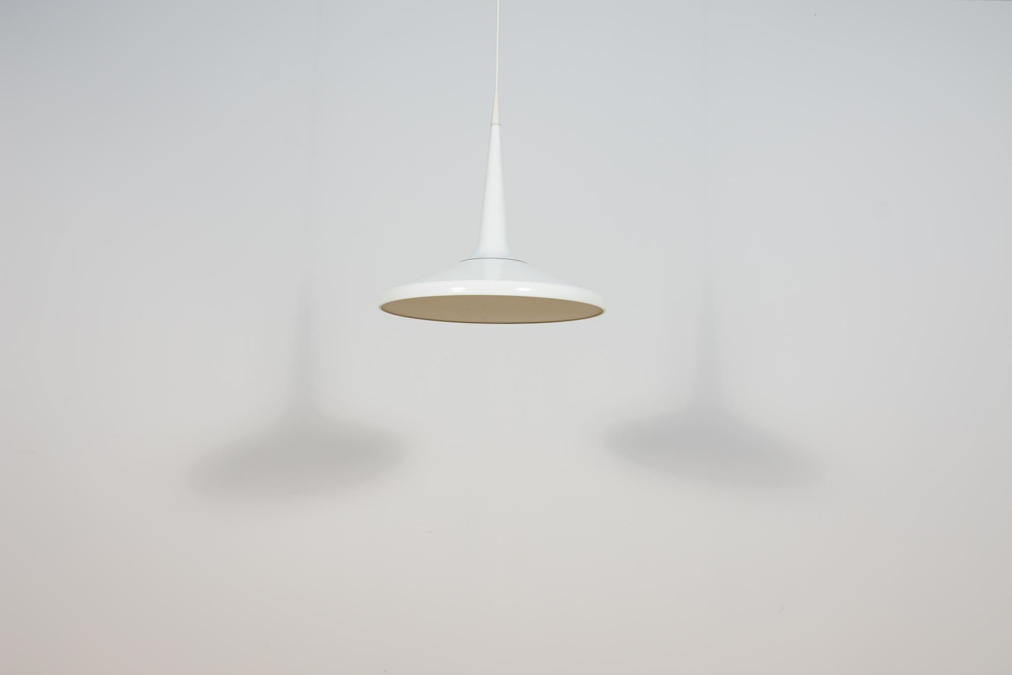 Alluminio Lampada a sospensione Juicy di Kasper Salto, Thomas Sigsgaard per Fritz, modello metà secolo. in vendita