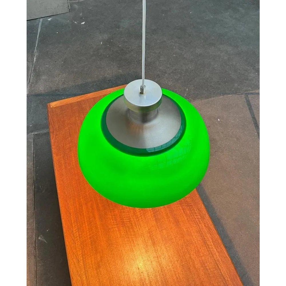 Plafonnier modèle KD7 du milieu du siècle par Achille et Pier Giacomo Castiglioni pour Kartell, années 1950

Lampe suspendue de Kartell d'après un design d'Achille et Pier Giacomo Castiglioni de 1959. Voici une version rare en vert.

La lampe se