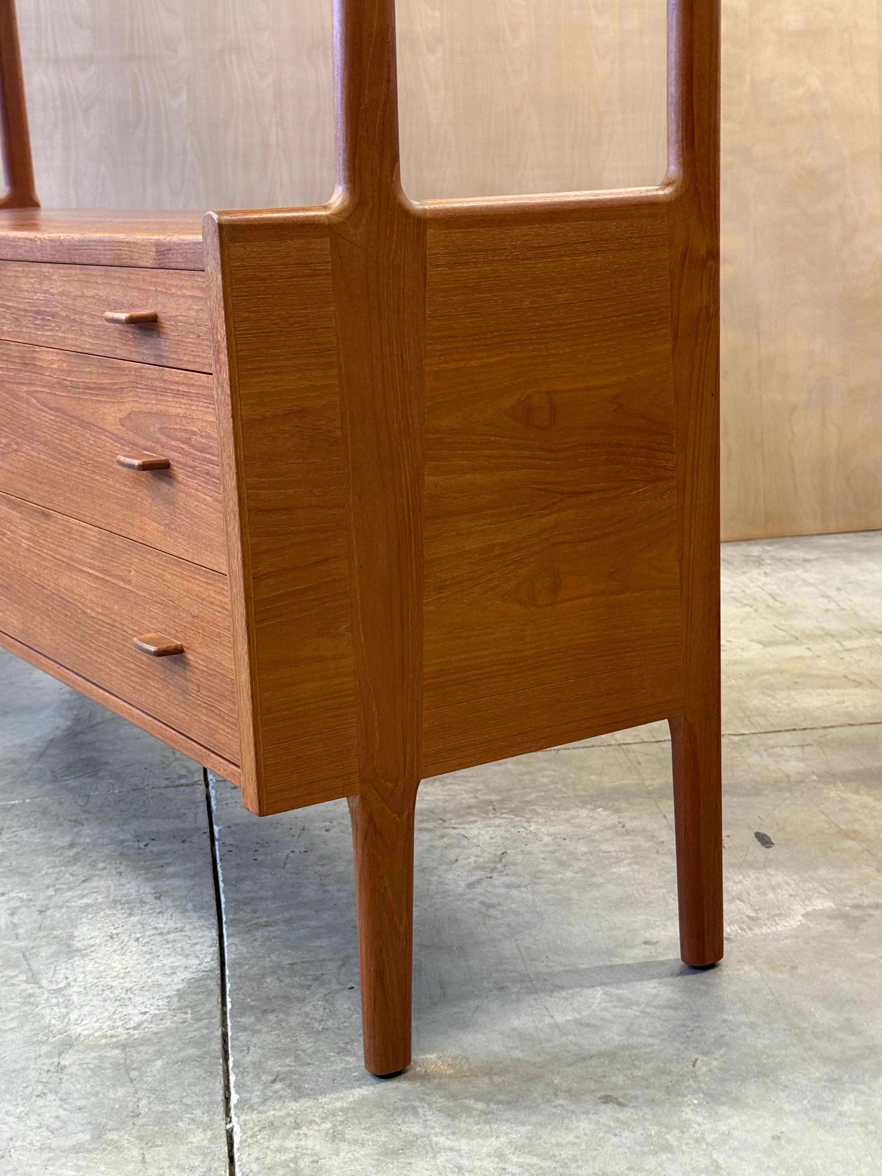 Mid-Century Model No. 20 sideboard by Hans J. Wegner For Sale 4