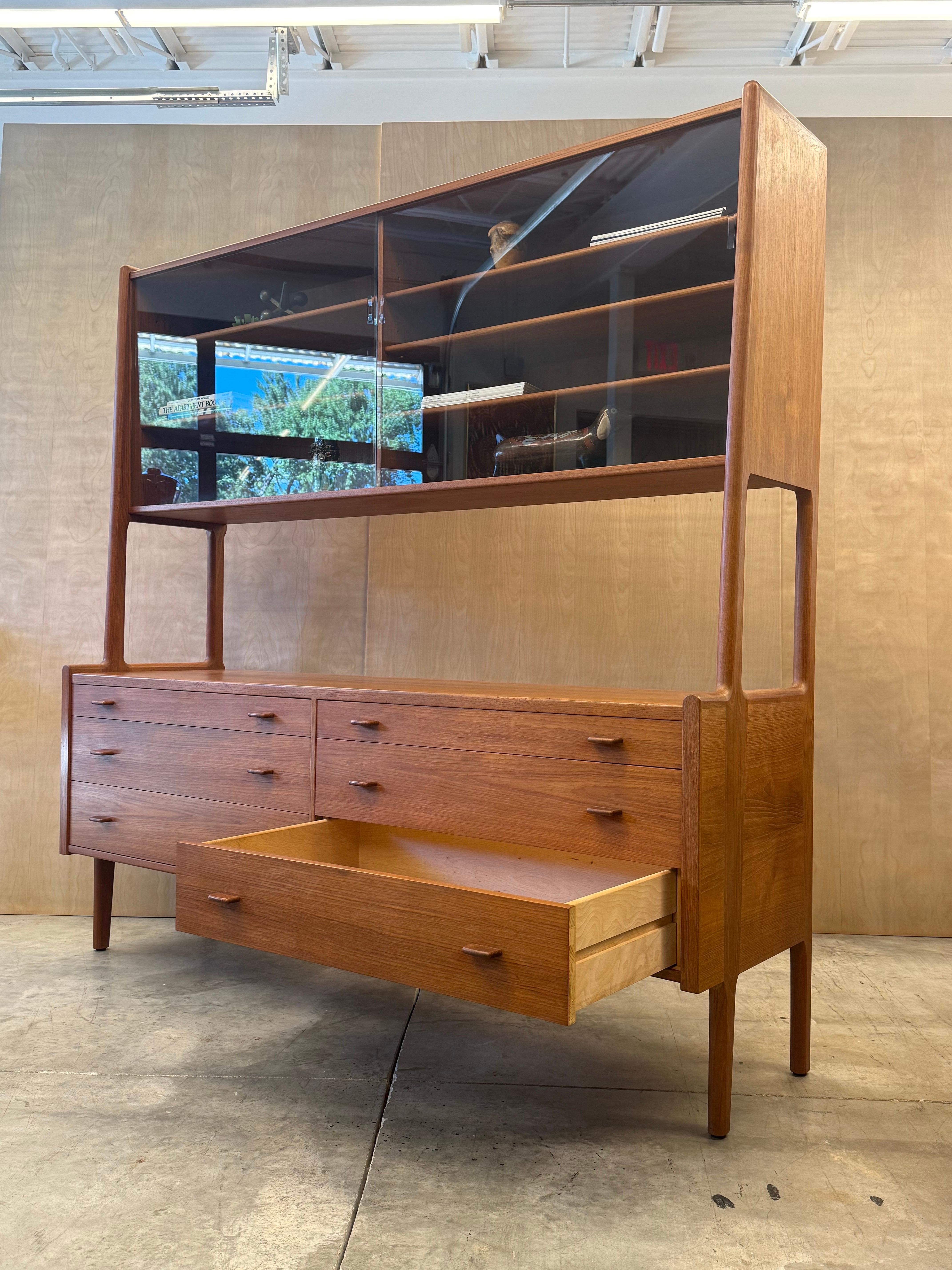 Mid-Century Modern Mid-Century Model No. 20 sideboard by Hans J. Wegner For Sale