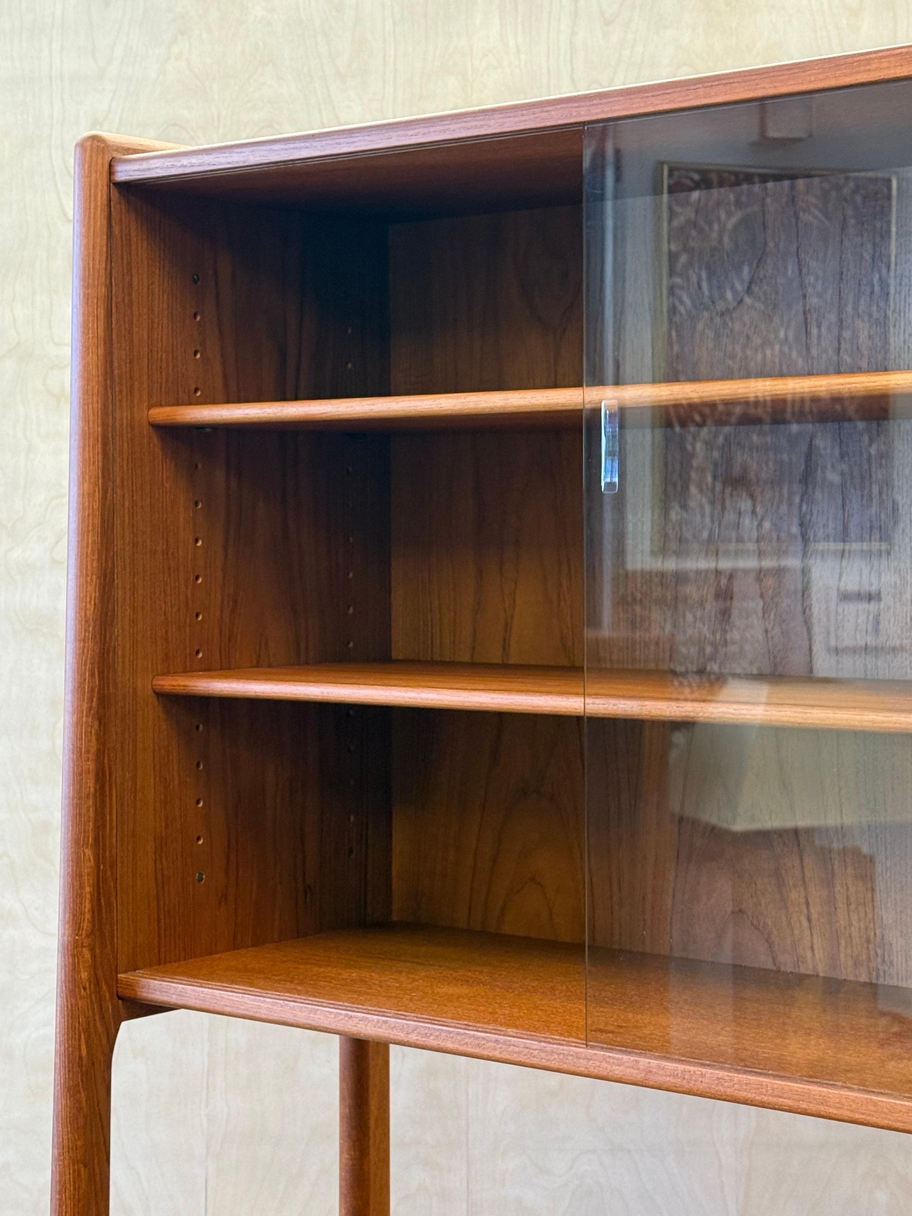 Mid-Century Model No. 20 sideboard by Hans J. Wegner In Good Condition For Sale In Raleigh, NC