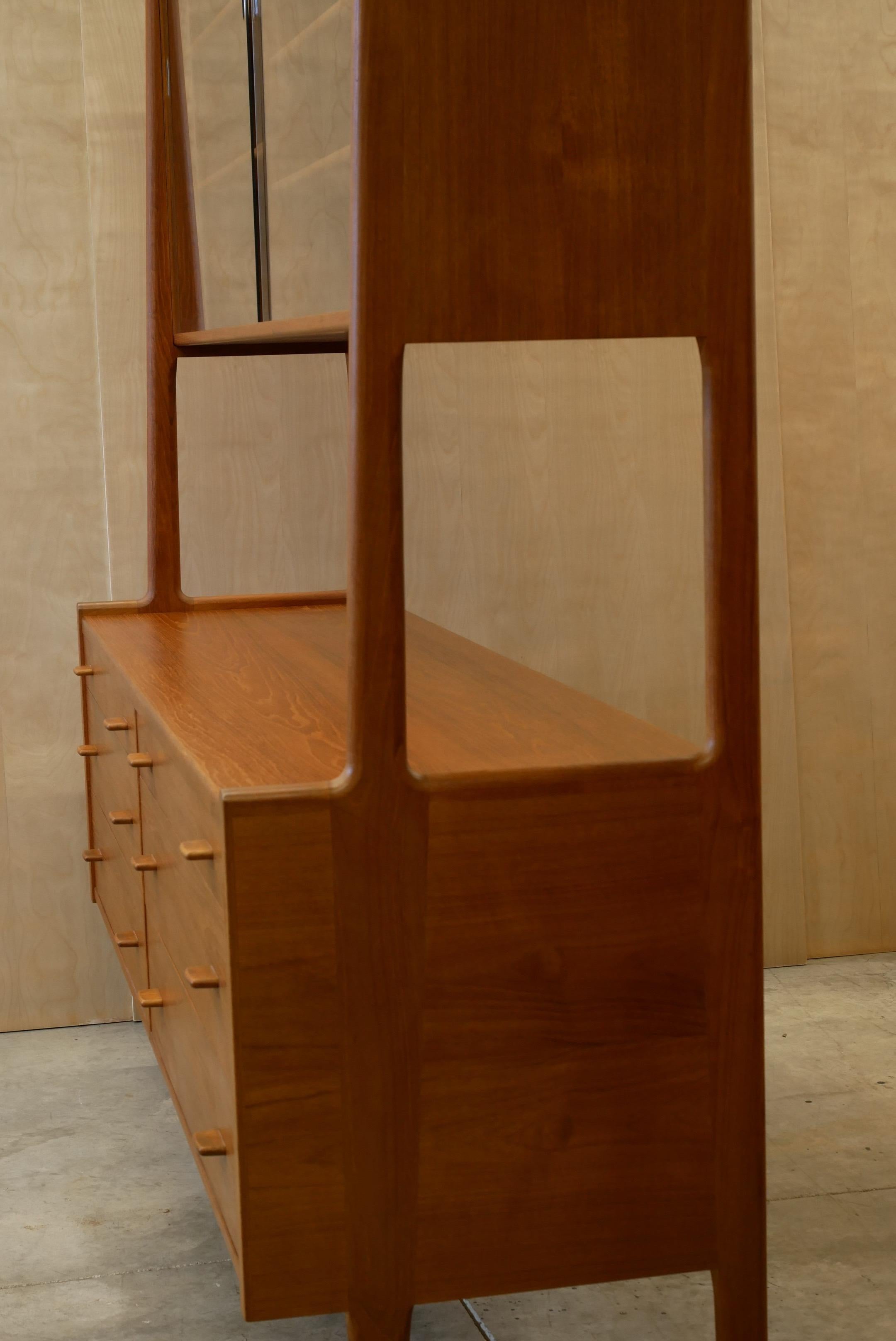 Mid-Century Model No. 20 sideboard by Hans J. Wegner For Sale 1