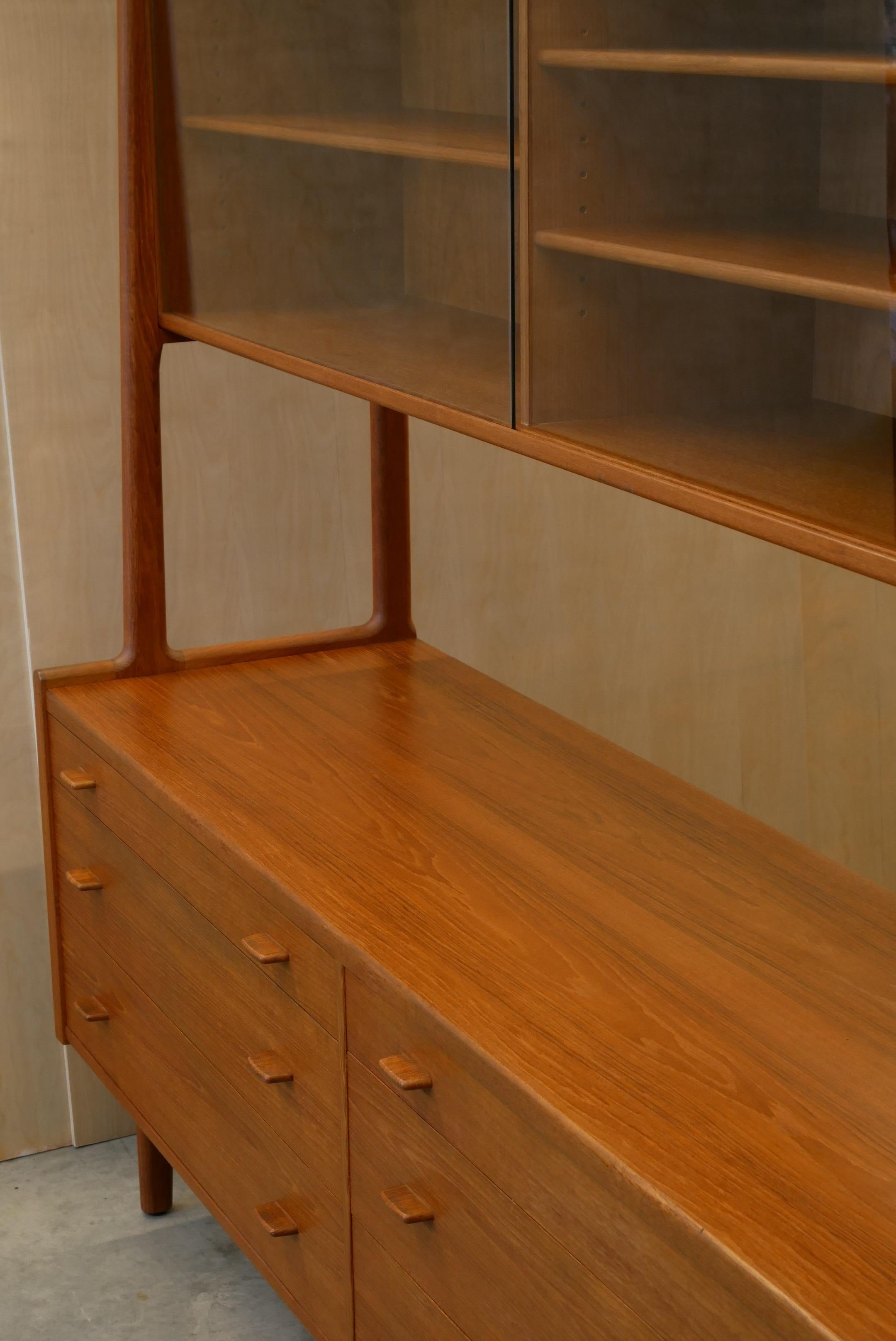 Mid-Century Model No. 20 sideboard by Hans J. Wegner For Sale 2