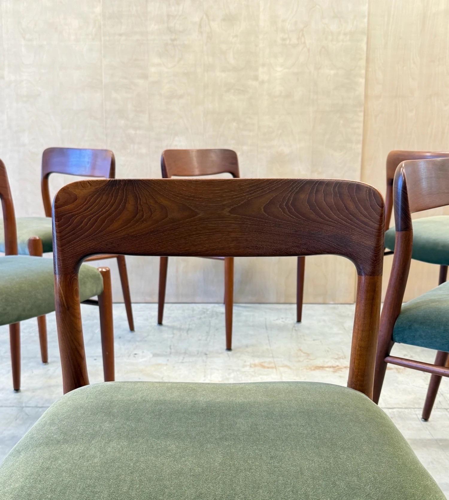 Tissu Mid-Century Model No. 75 Dining Chairs by Niels Otto Møller for J.L. Møller en vente
