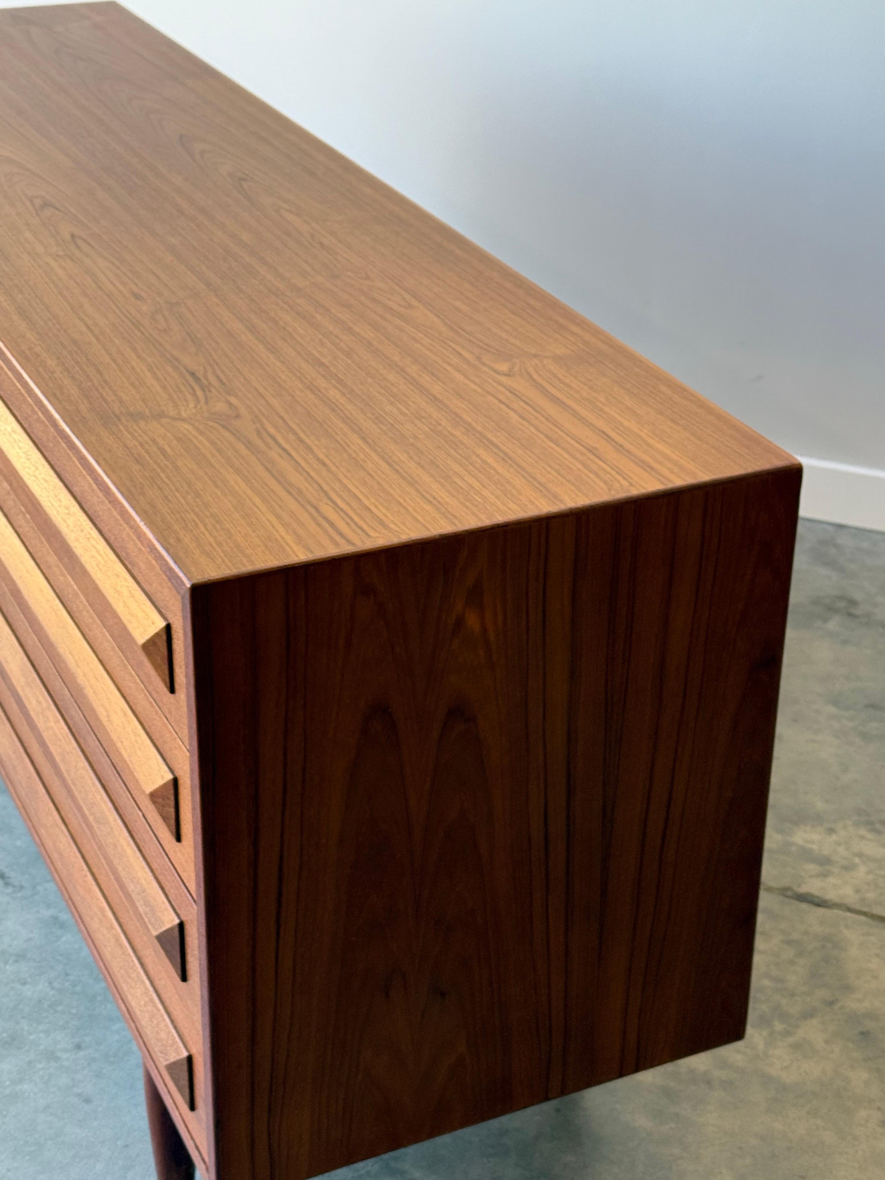 Mid-Century Model No. 82 Dresser by Kofod Larsen for Silkeborg Møbelfabrik 4