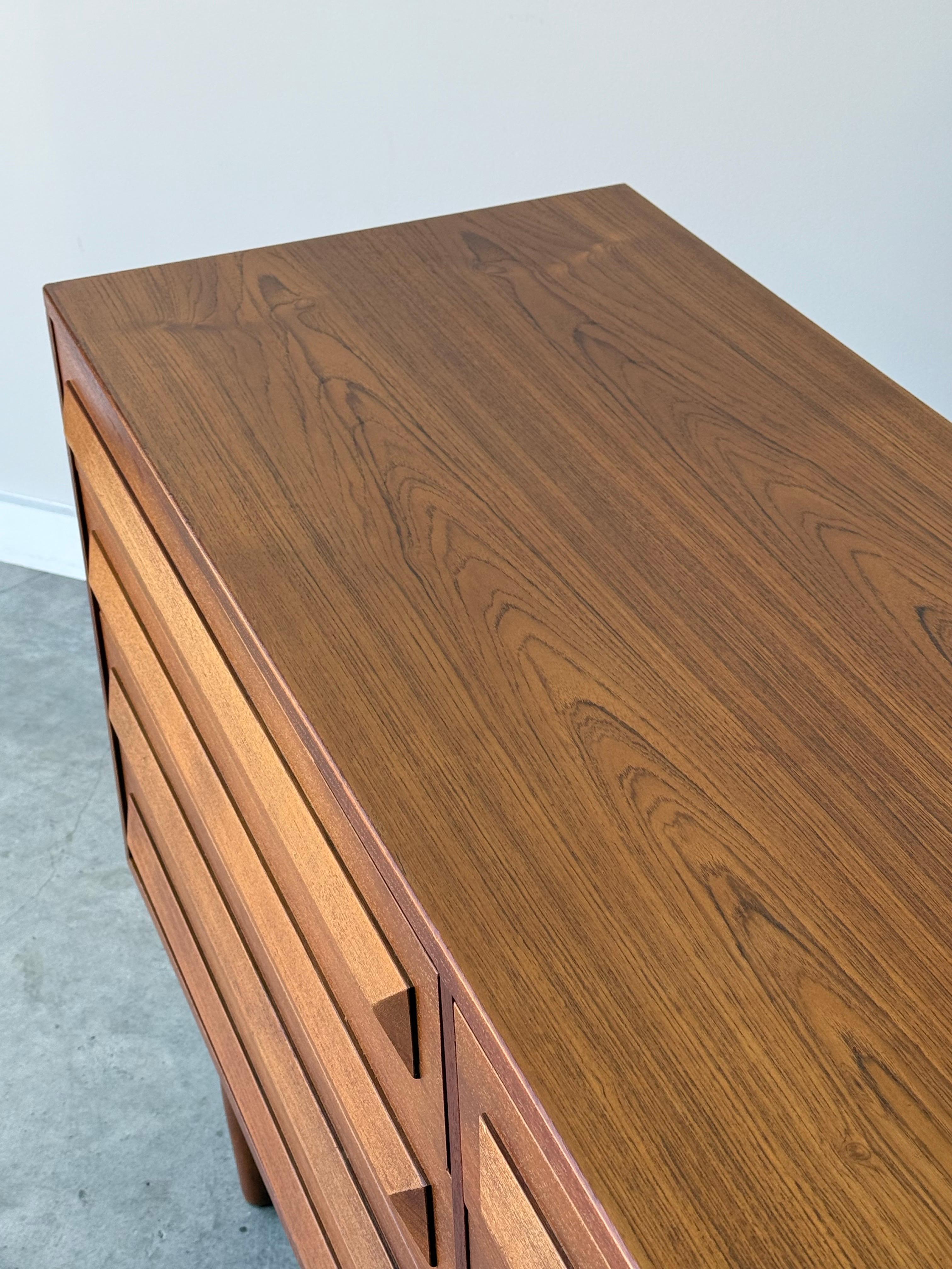 Mid-Century Model No. 82 Dresser by Kofod Larsen for Silkeborg Møbelfabrik 2