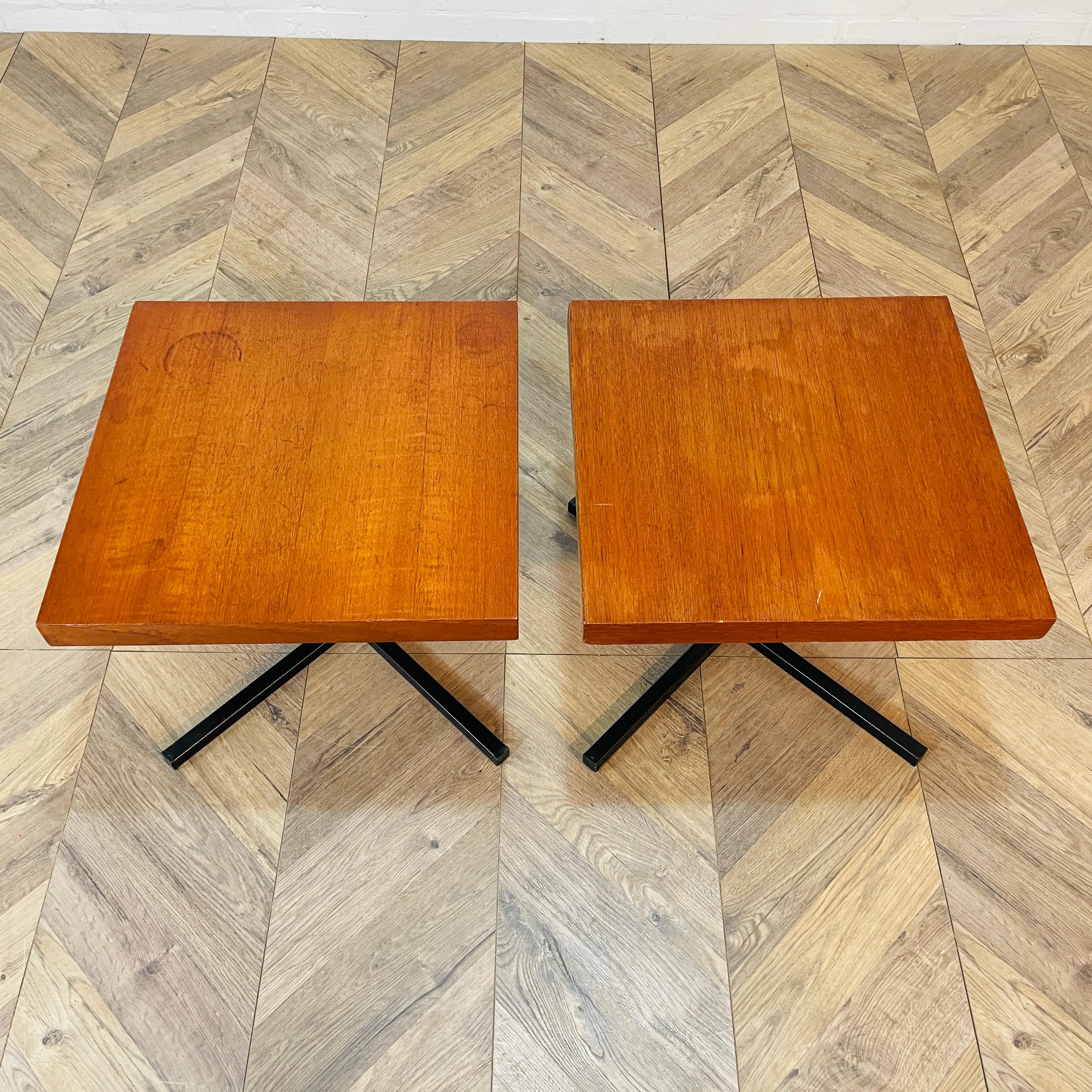 Mid-Century Modern Tables d'appoint modèle PG du milieu du siècle dernier par Pierre Guariche pour Meurop, années 1960 en vente