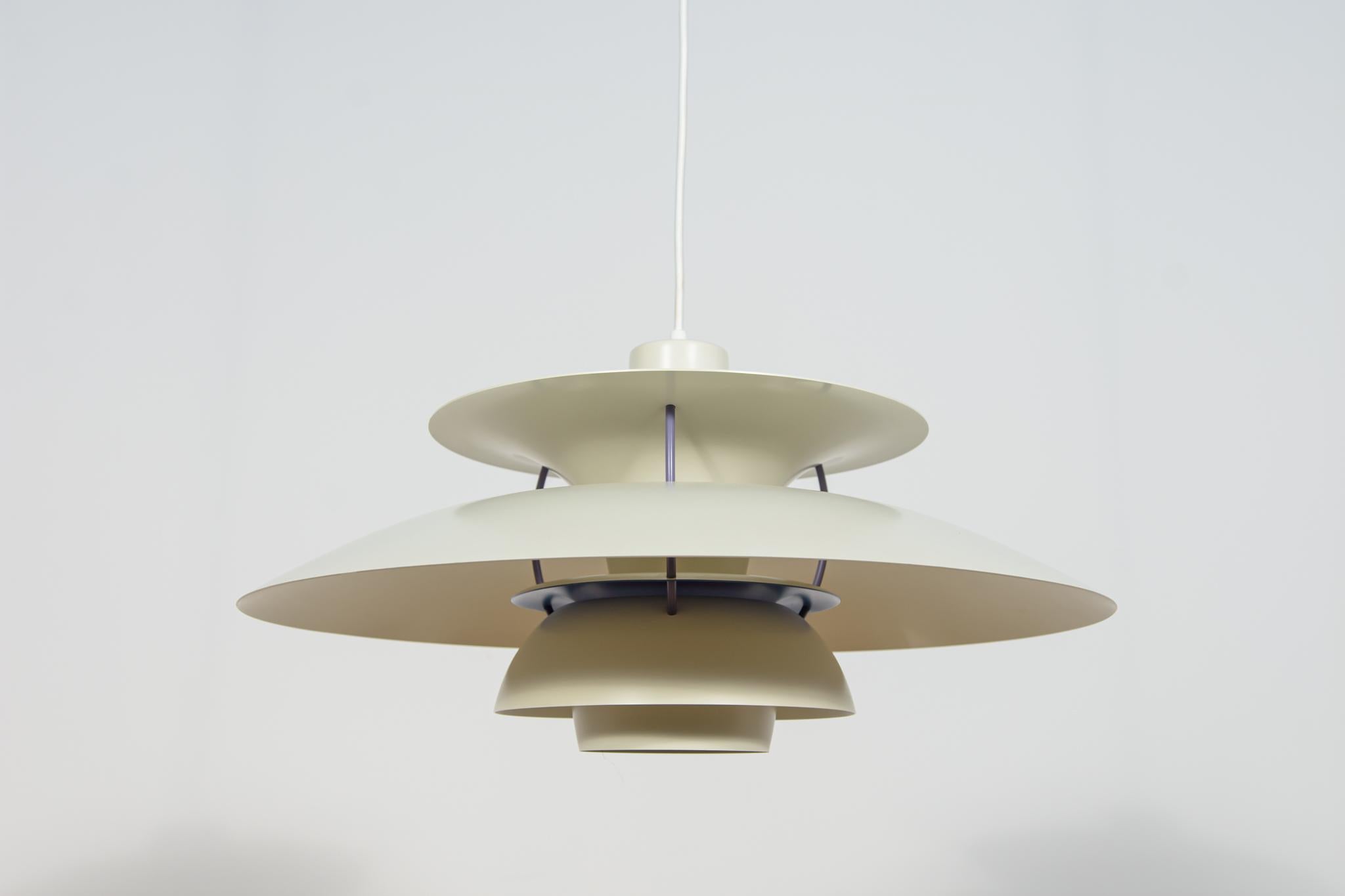 Lampada a sospensione PH5 di Poul Henningsen per Louis Poulsen, Danimarca, metà secolo. in vendita 3