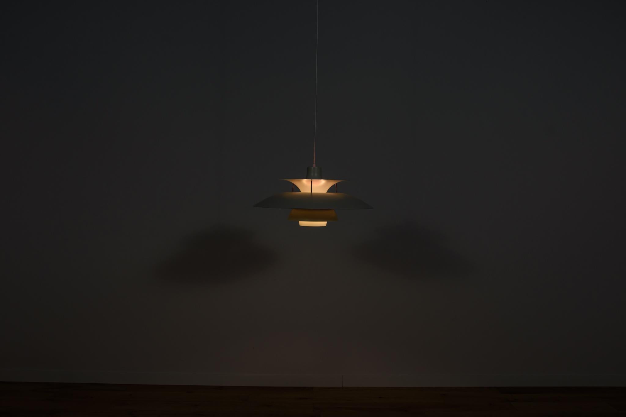 Lampada a sospensione PH5 di Poul Henningsen per Louis Poulsen, Danimarca, metà secolo. in vendita 4