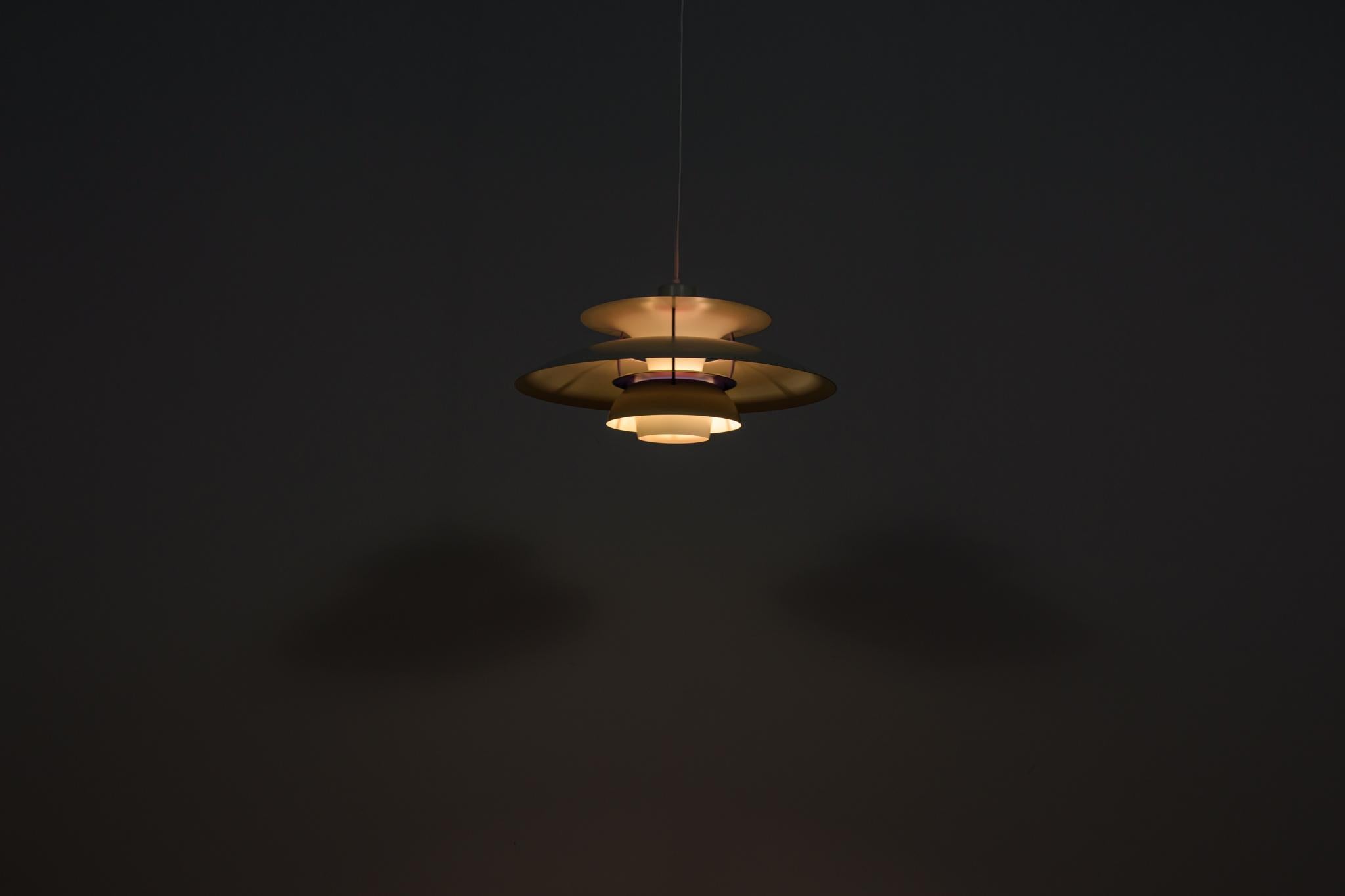 Lampada a sospensione PH5 di Poul Henningsen per Louis Poulsen, Danimarca, metà secolo. in vendita 5