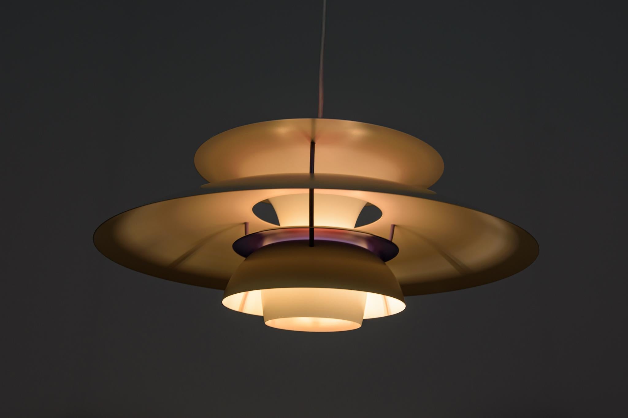 Lampada a sospensione PH5 di Poul Henningsen per Louis Poulsen, Danimarca, metà secolo. in vendita 7