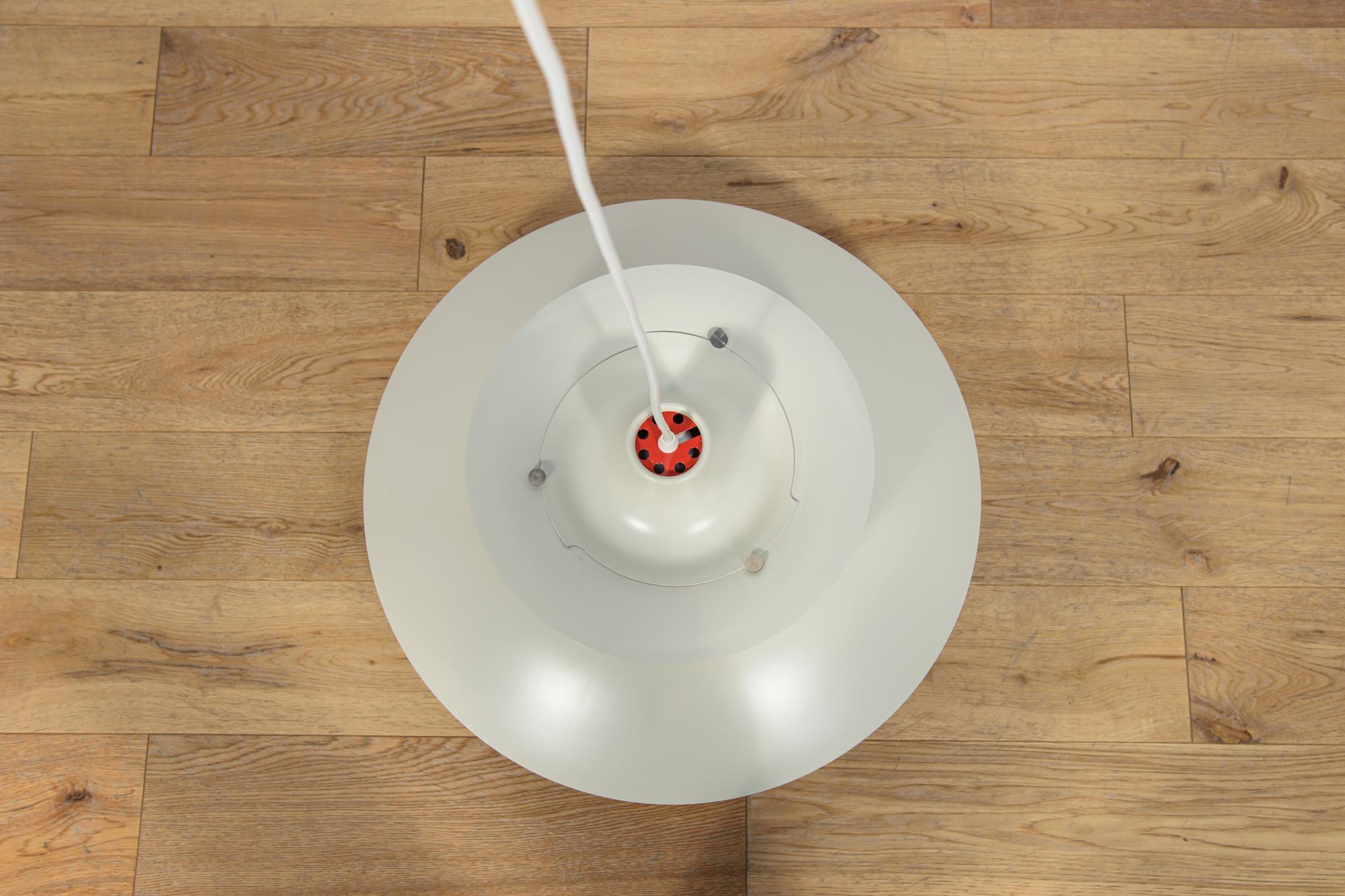Lampada a sospensione PH5 di Poul Henningsen per Louis Poulsen, Danimarca, metà secolo. in vendita 1