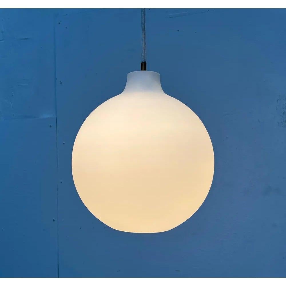 Mid-Century moderno Lampada a sospensione in vetro Satellite di Vilhelm Wohlert, 1960 in vendita