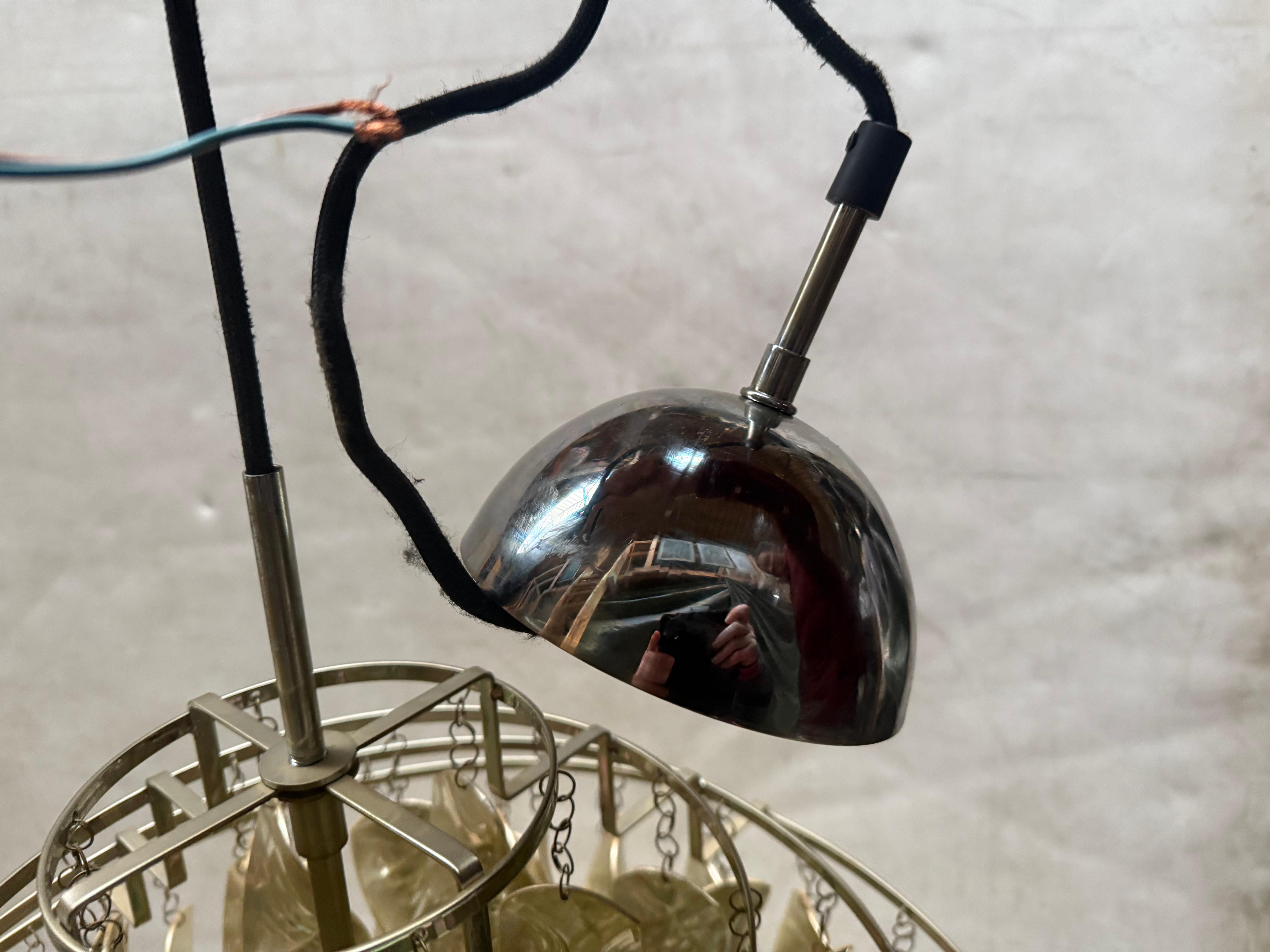 Lampada a spirale in argento - Lampada a sospensione di Verpan
Spiral è stata disegnata da Verner Panton nel 1969. Le spirali della lampada sono realizzate in plastica ABS. La struttura è in metallo.