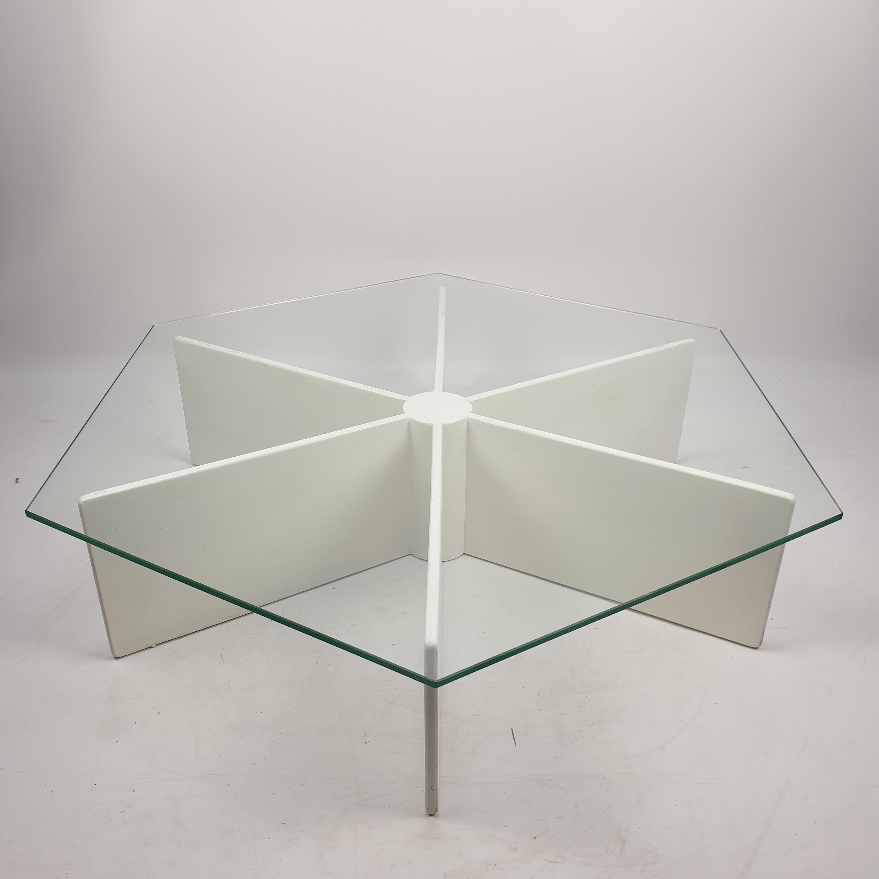 Stunning and very rare coffee table, Spider series (model T878). 
Designed by Pierre Paulin for Artifort in the 1960s. 

The table was only made in limited numbers. 

It has a plywood base with a special hexagon shaped glass on top. 
The wood