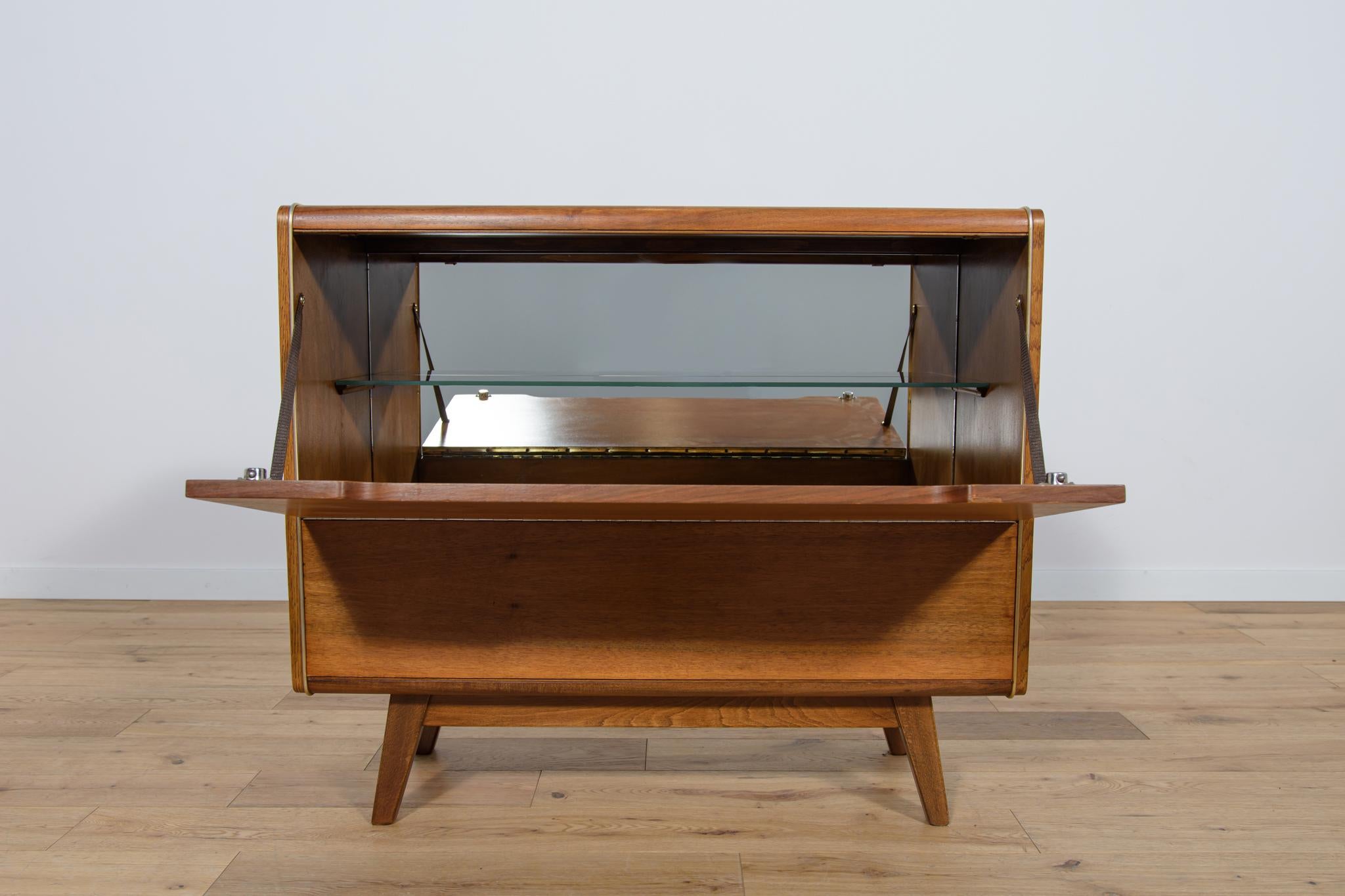 Mid-Century Model U391 Bar Cabinet by Bohumil Landsman for Jitona, 1960s For Sale 2