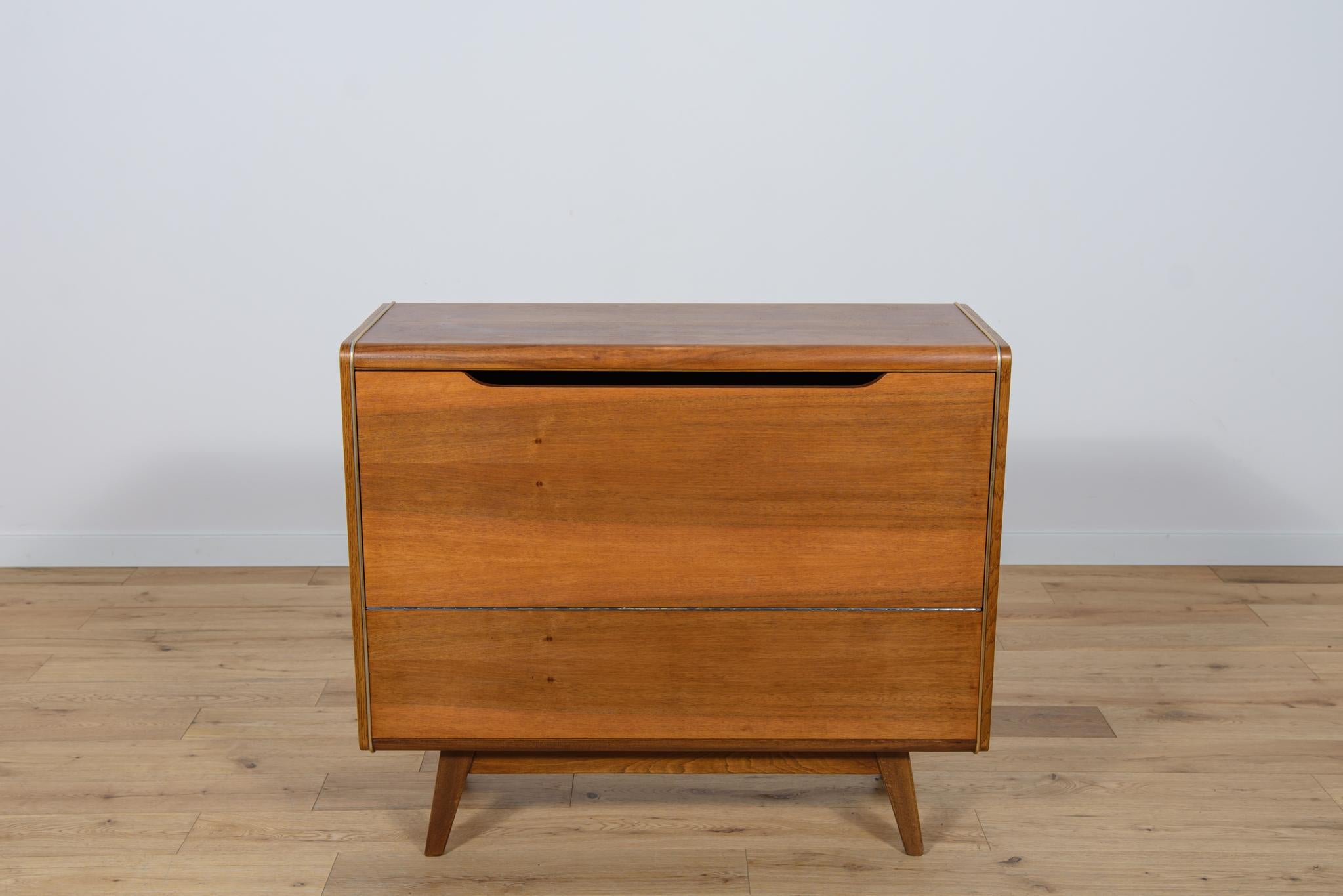 
The furniture was designed by Bohumil Landsman in the 1960s. It was produced by the Jitona Soběslav furniture factory in the Czech Republic. Originally, the piece of furniture was used as a chiffonier. During the renovation, the function of the