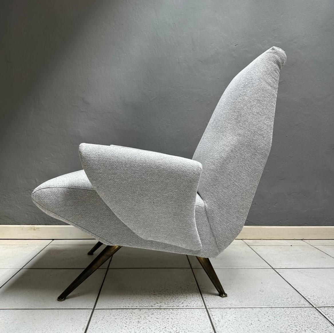Mid-Century Modern Armchair Design by Nino Zoncada Brass Feet Light Gray Fabric  For Sale 2