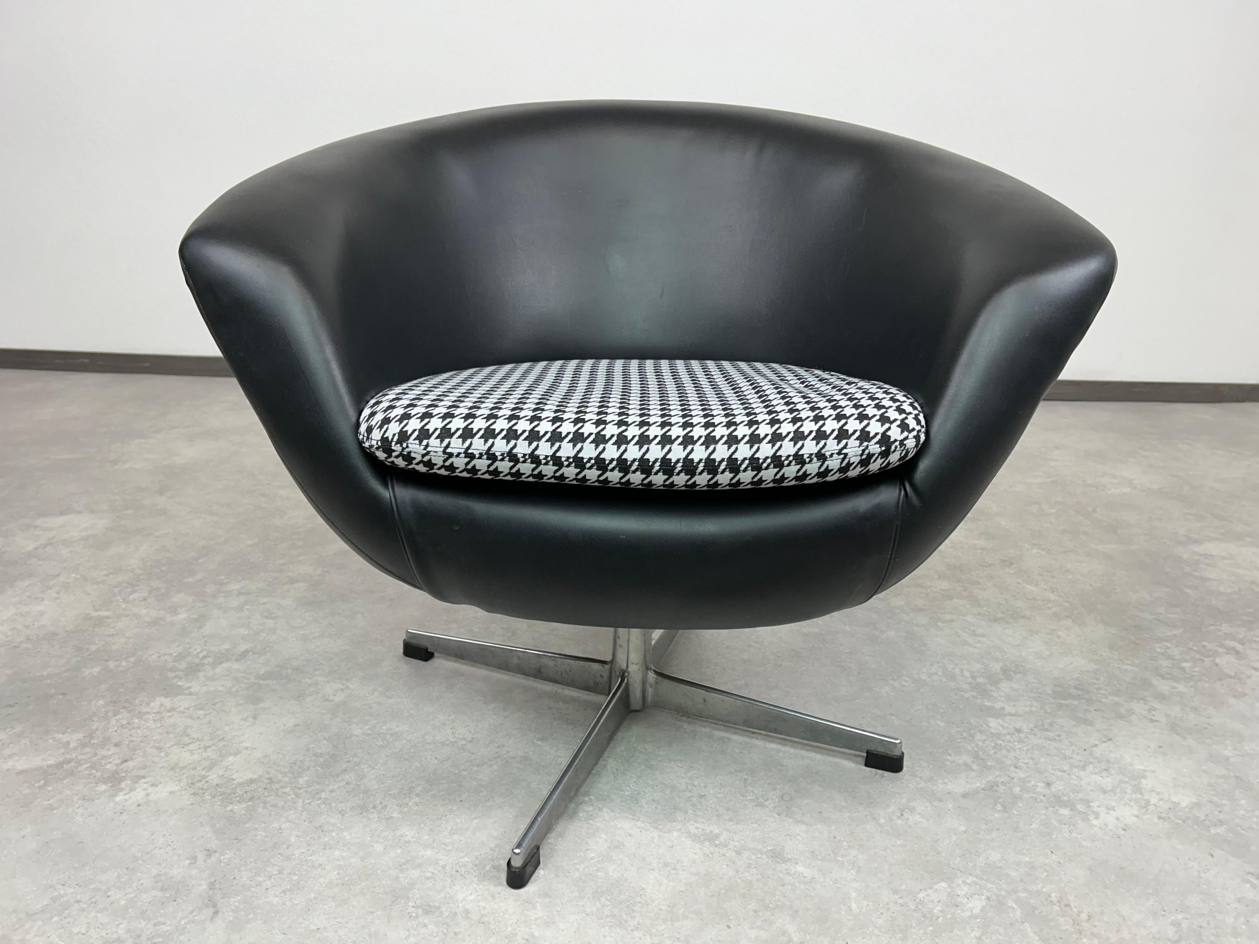 Moderne Fauteuils club du milieu du siècle par Up Závody n.p.Rousínov en vente