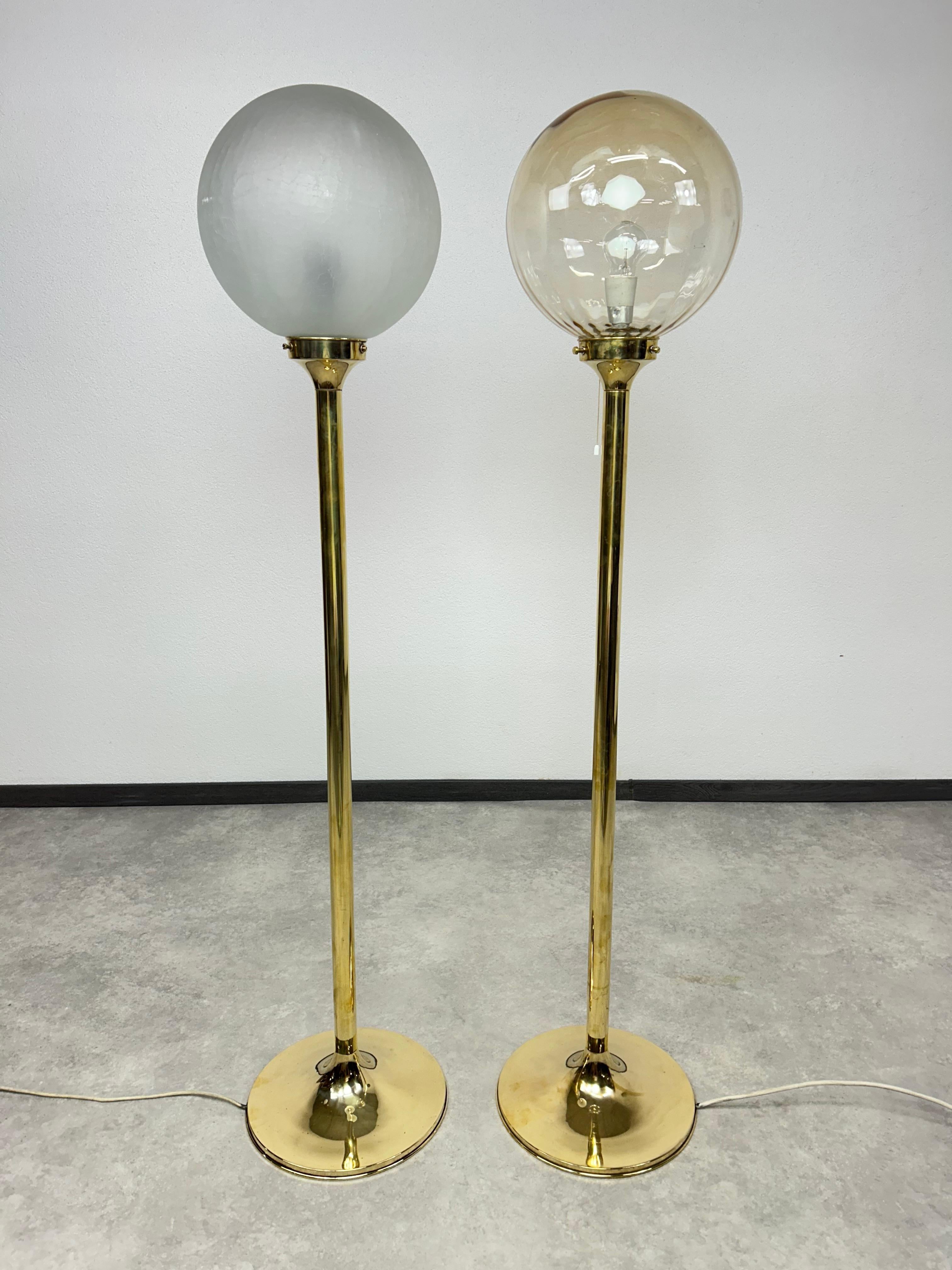 Mid-Century moderno Lampada da terra moderata di metà secolo in vendita