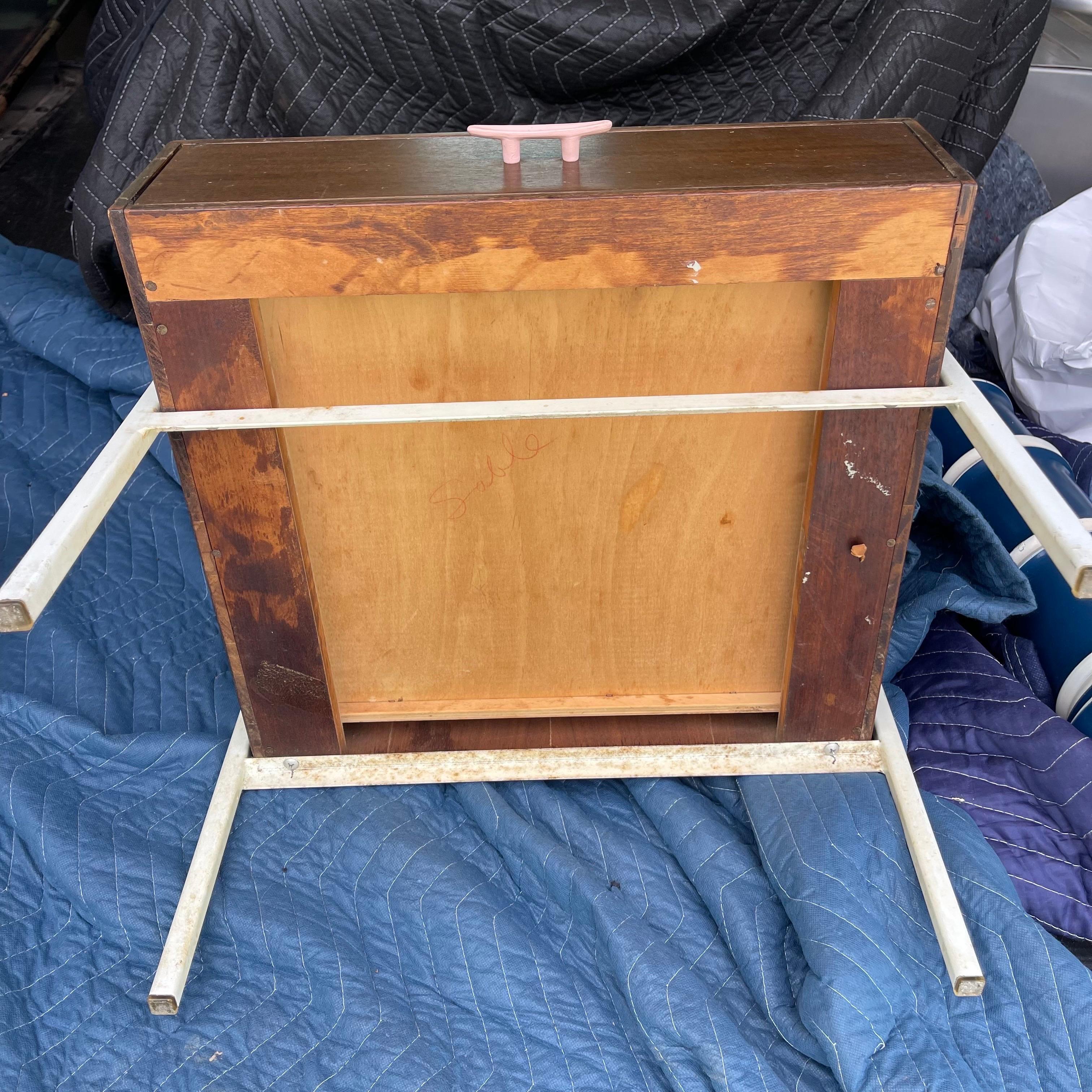 Paire de tables de nuit en noyer du milieu du siècle de Vista Furniture California Made en vente 9