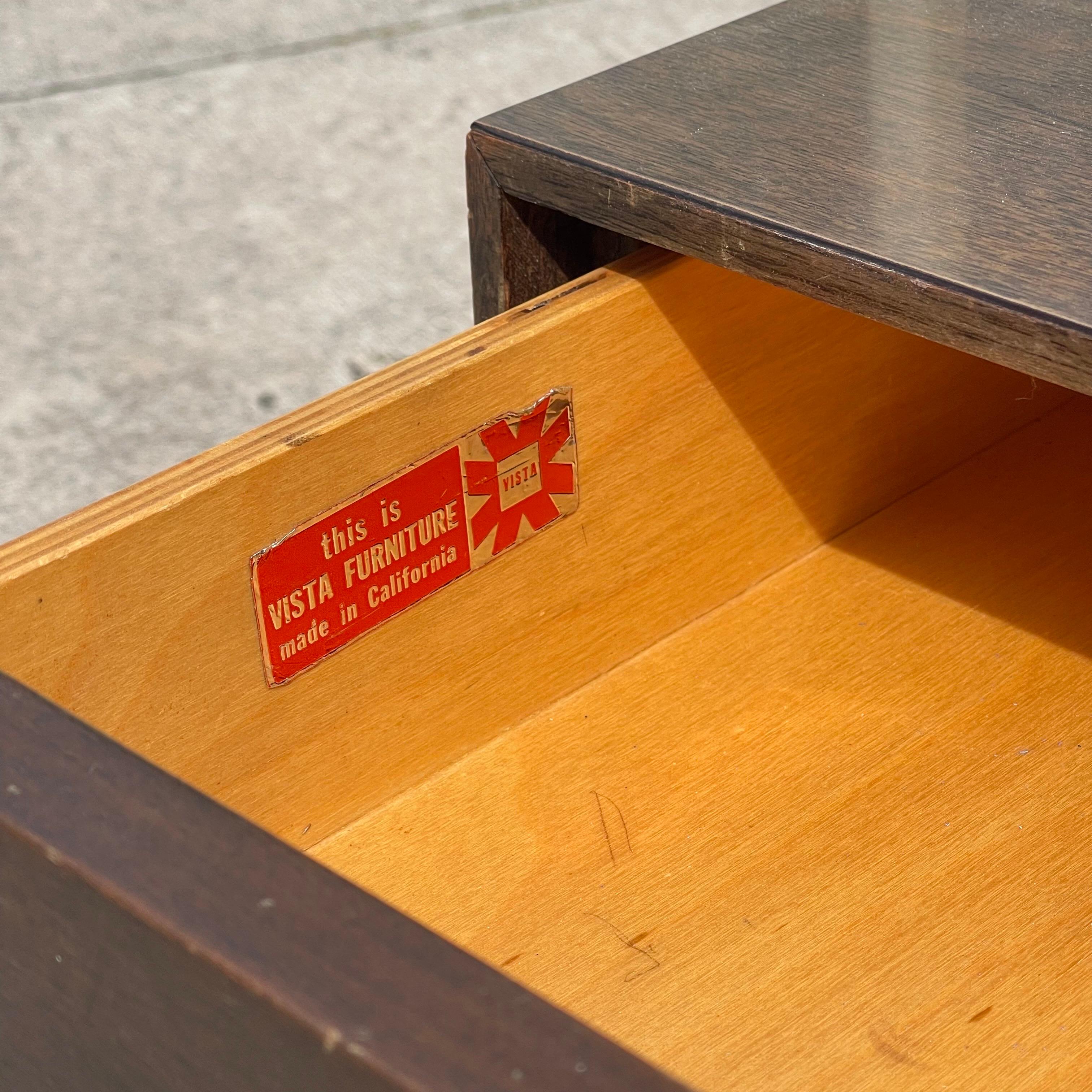 Paire de tables de nuit en noyer du milieu du siècle de Vista Furniture California Made en vente 11